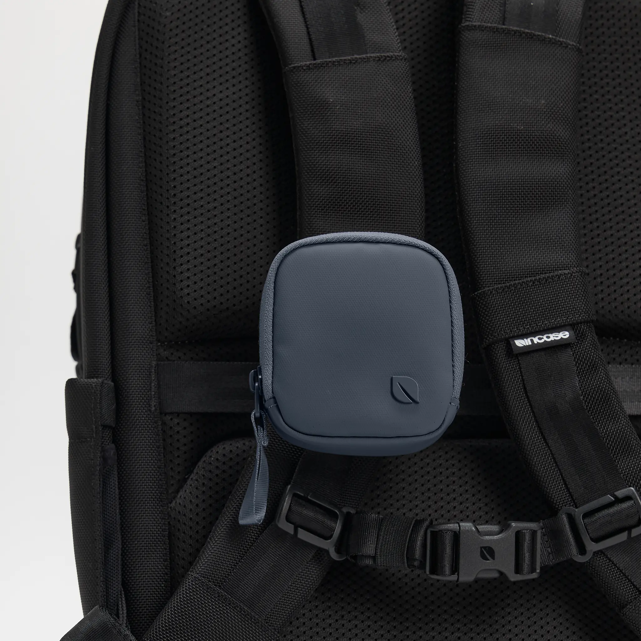 Incase A.R.C. Compact Pouch - Image 14