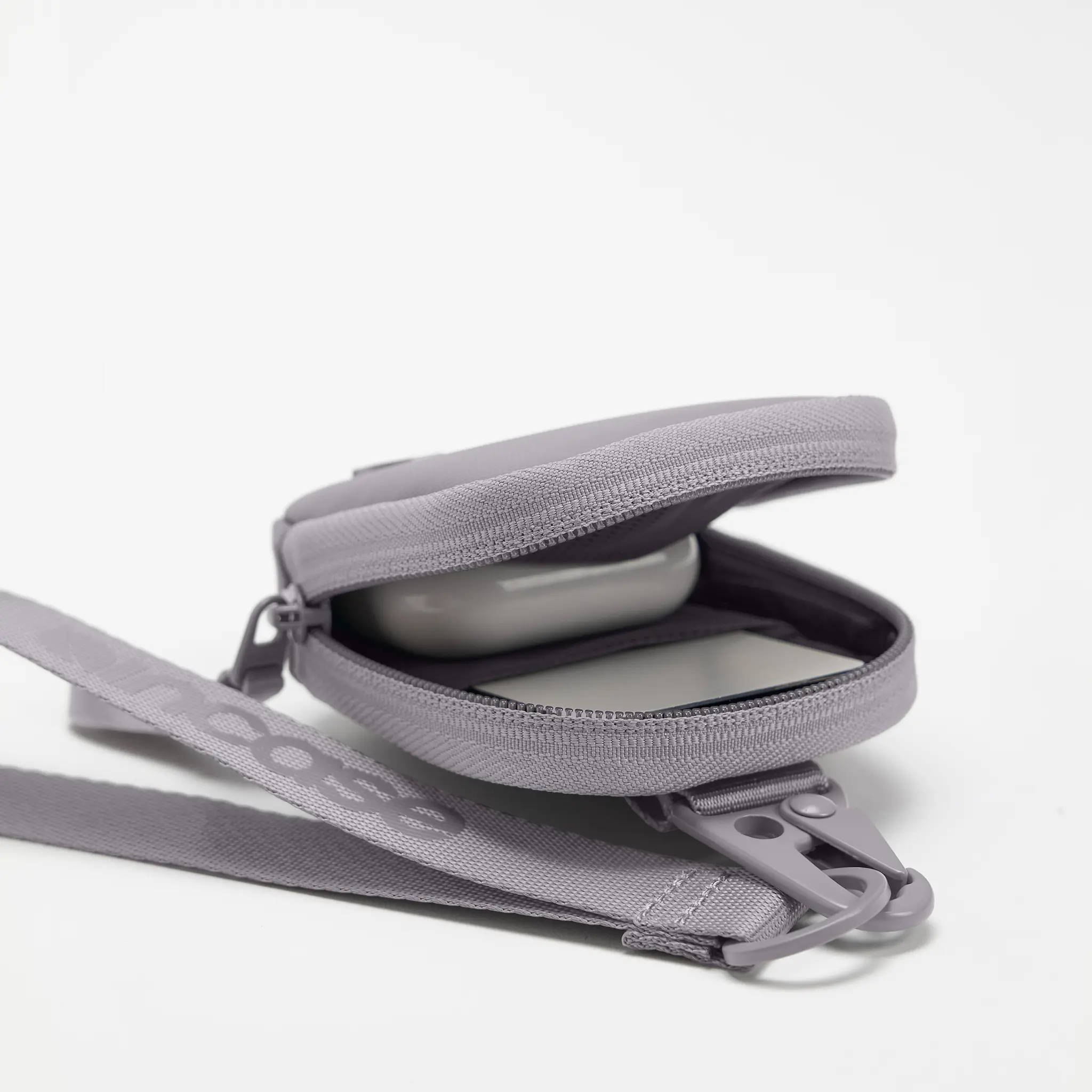 Incase A.R.C. Compact Pouch - Image 6