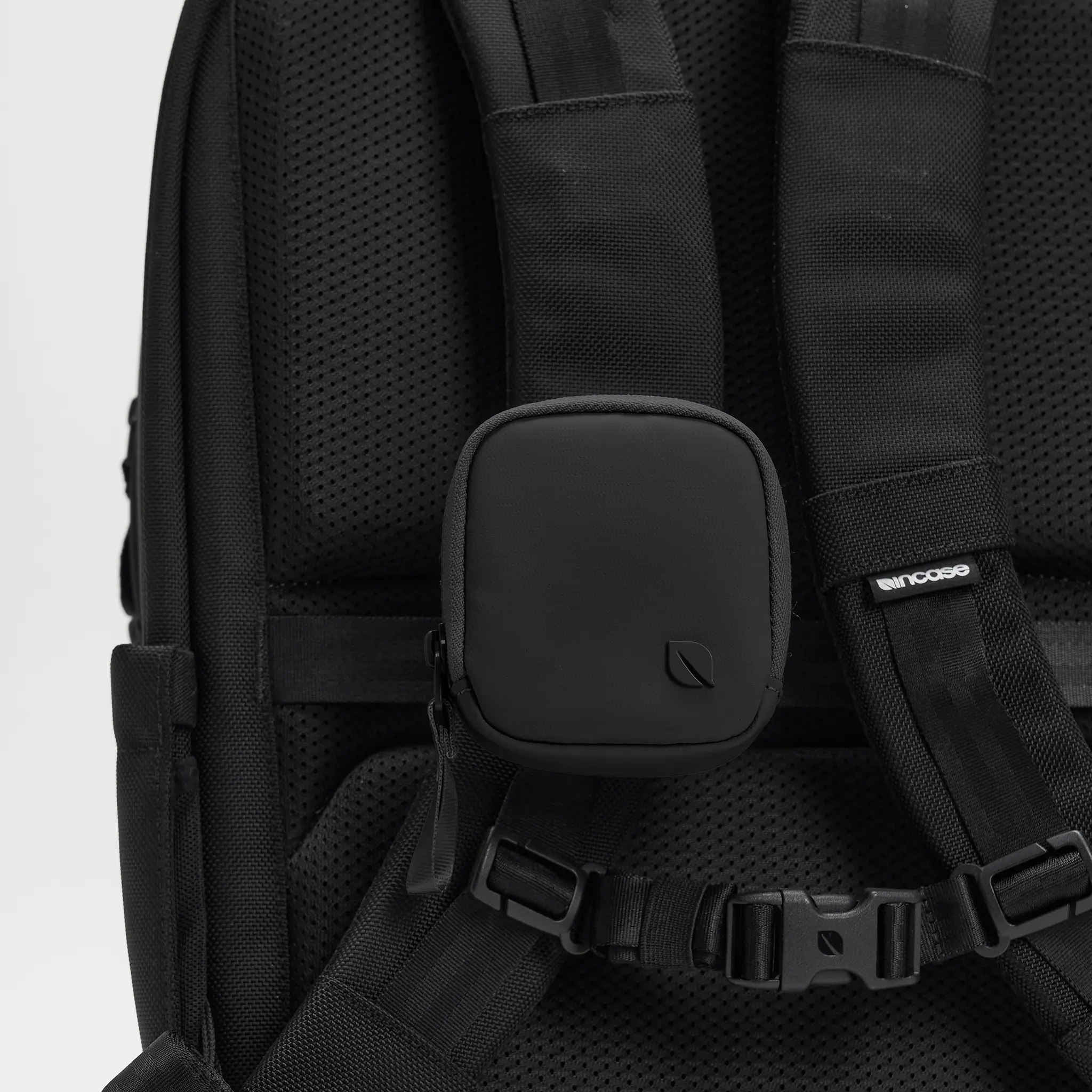 Incase A.R.C. Compact Pouch - Image 9