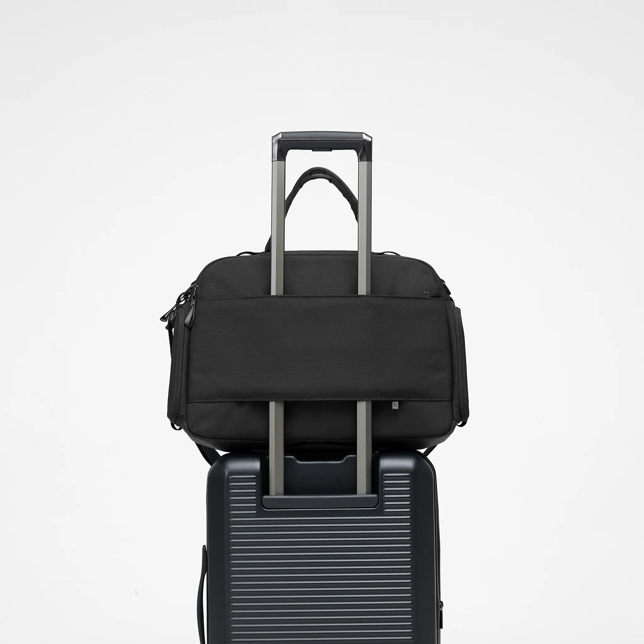 Incase A.R.C. Duffel - 40L - Image 5