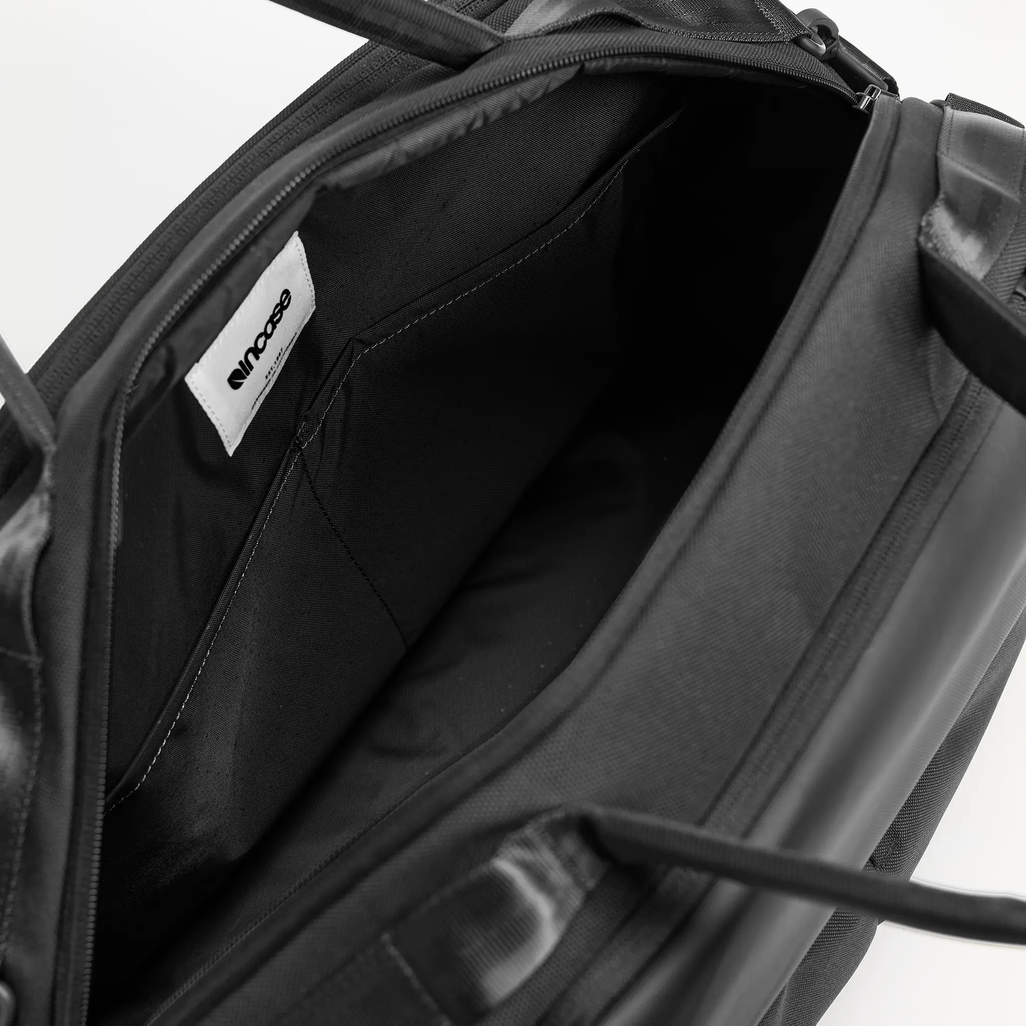 Incase A.R.C. Duffel - 40L - Image 6