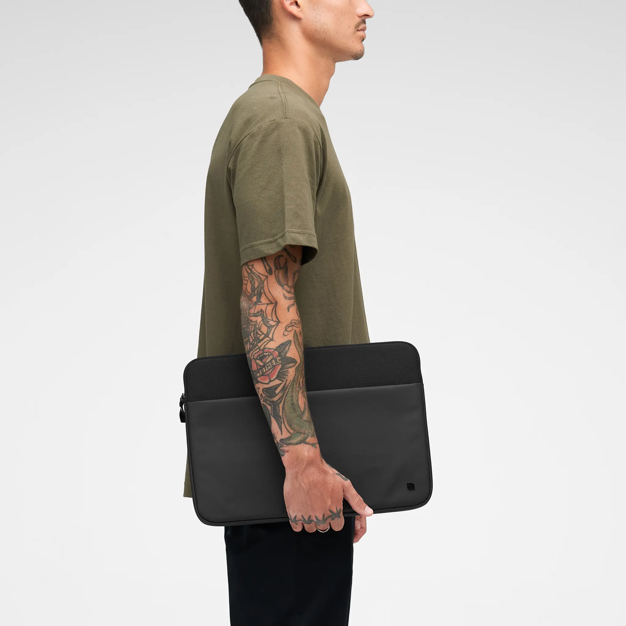 Incase A.R.C. Sleeve for 14-inch Laptop - Image 10