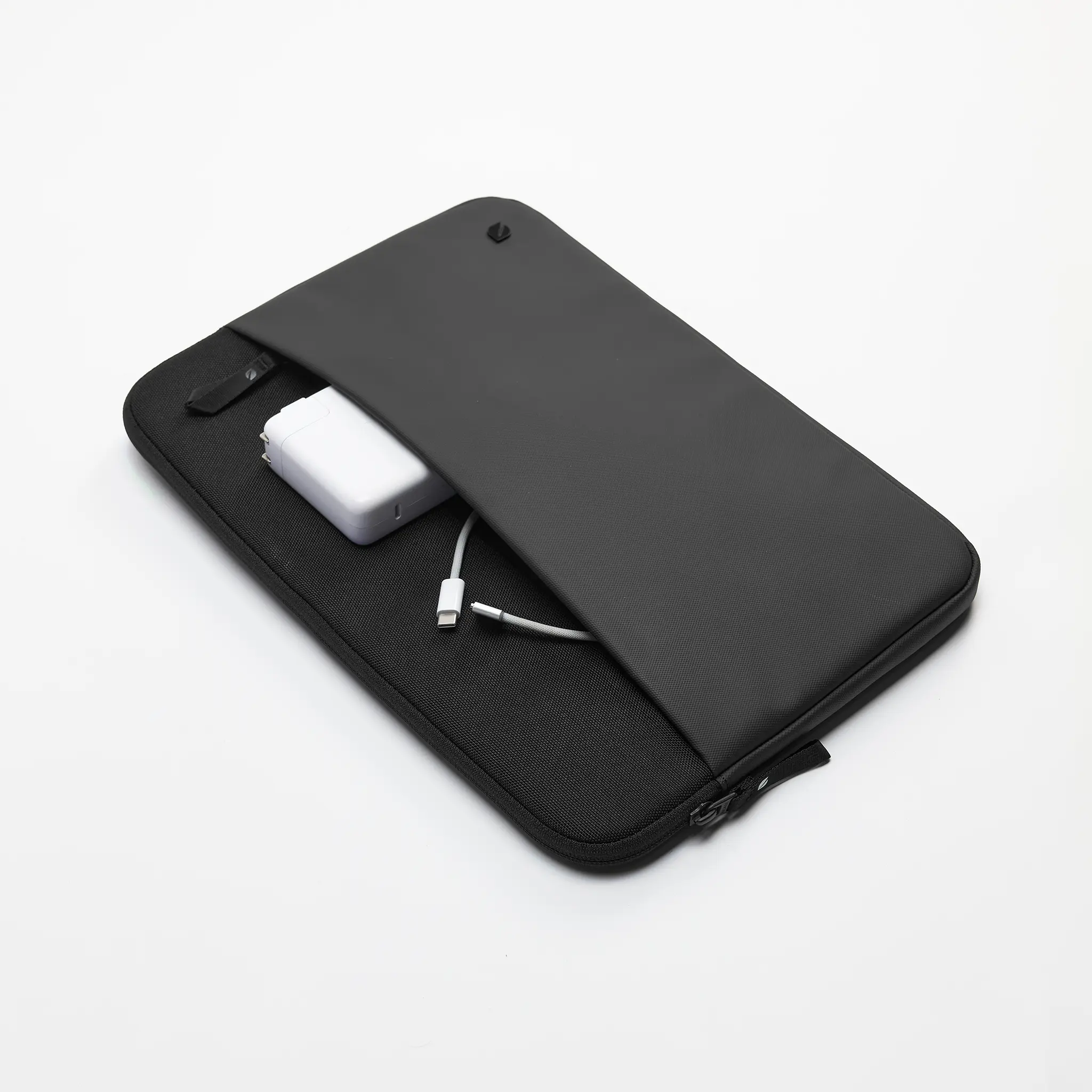 Incase A.R.C. Sleeve for 14-inch Laptop - Image 14