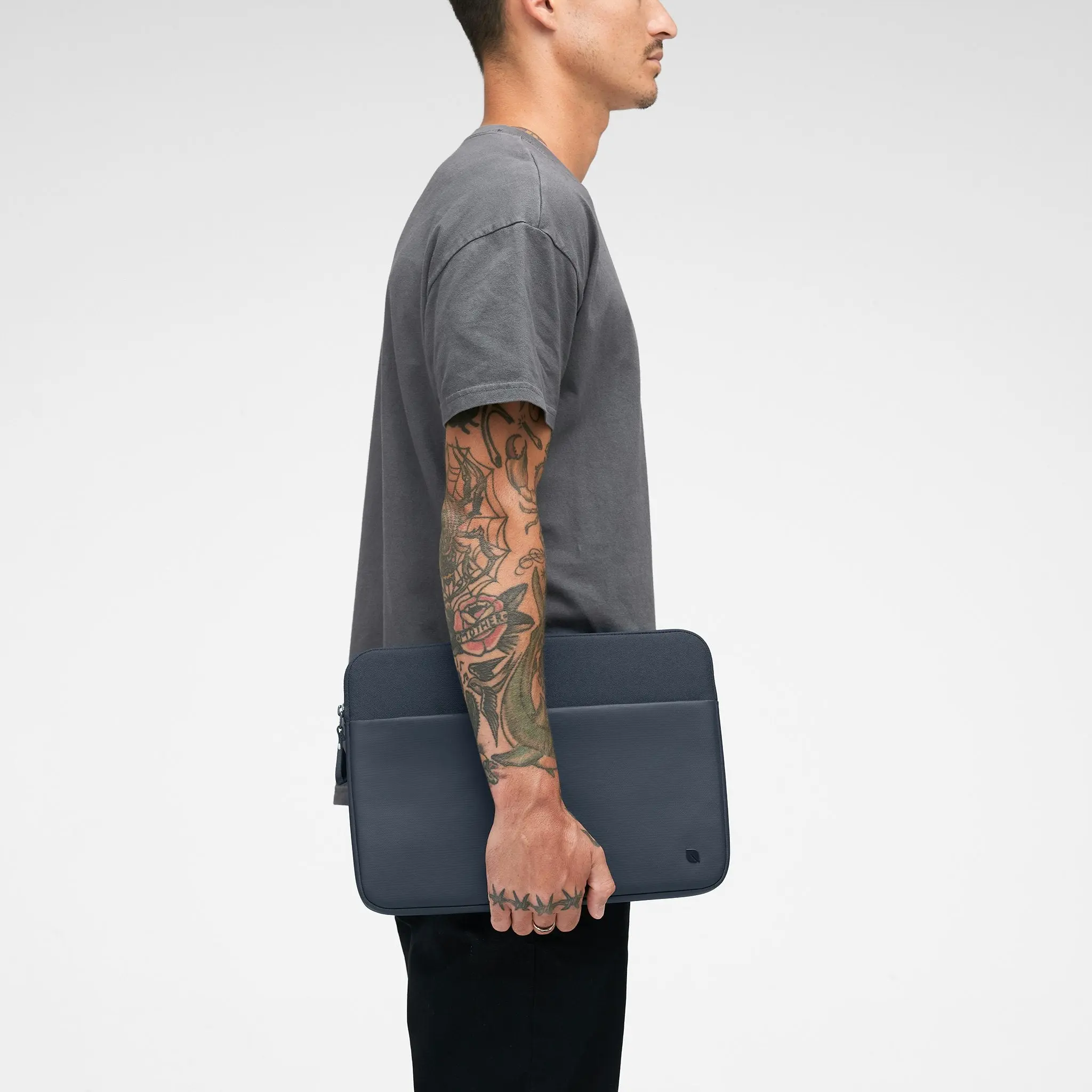 Incase A.R.C. Sleeve for 14-inch Laptop - Image 17