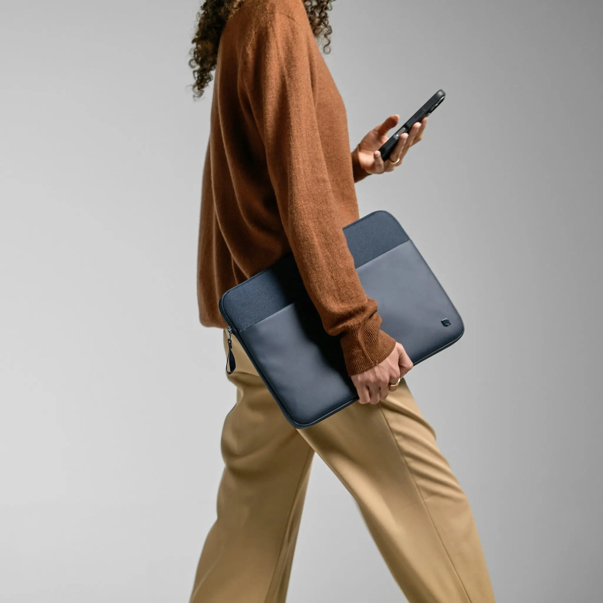 Incase A.R.C. Sleeve for 14-inch Laptop - Image 23