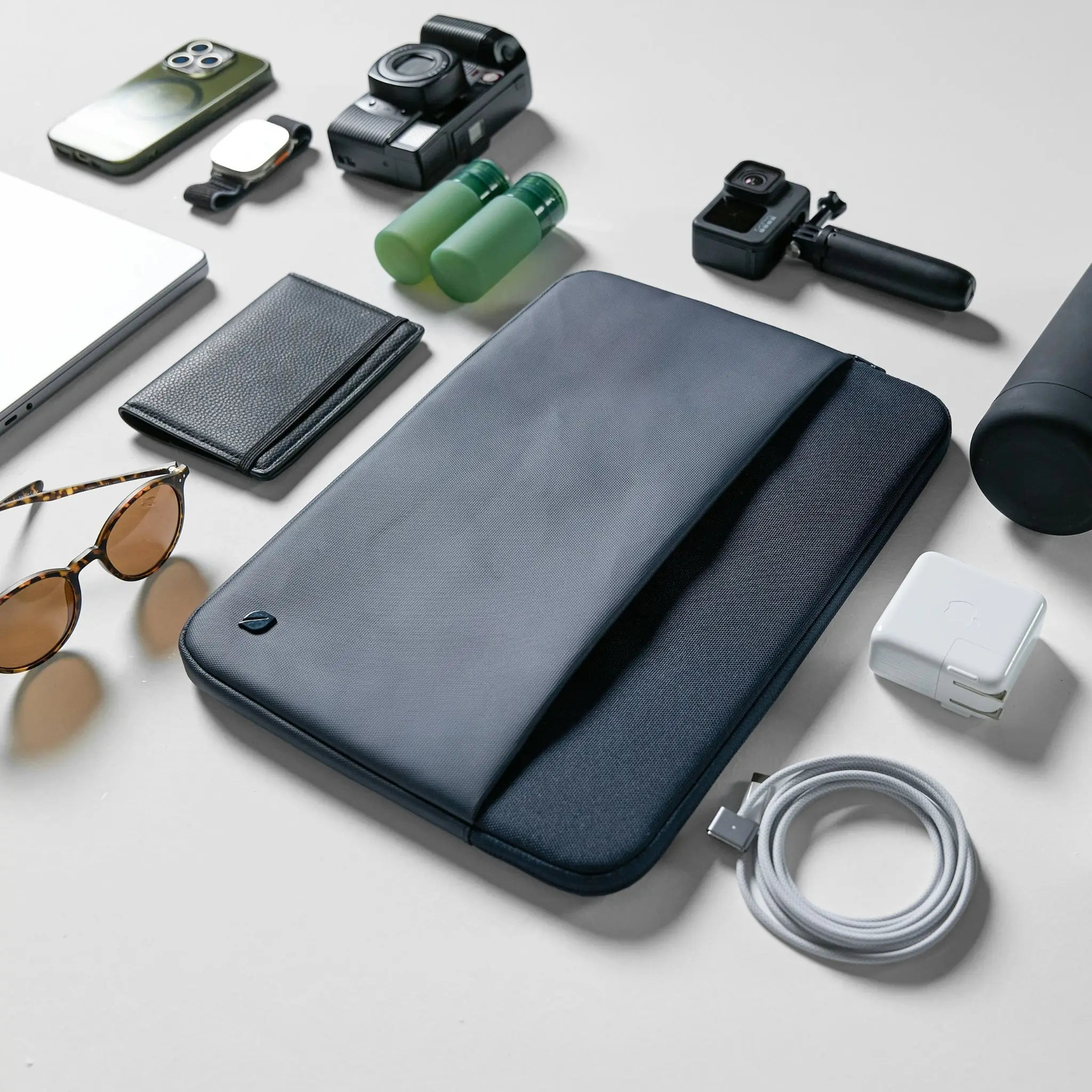 Incase A.R.C. Sleeve for 14-inch Laptop - Image 24