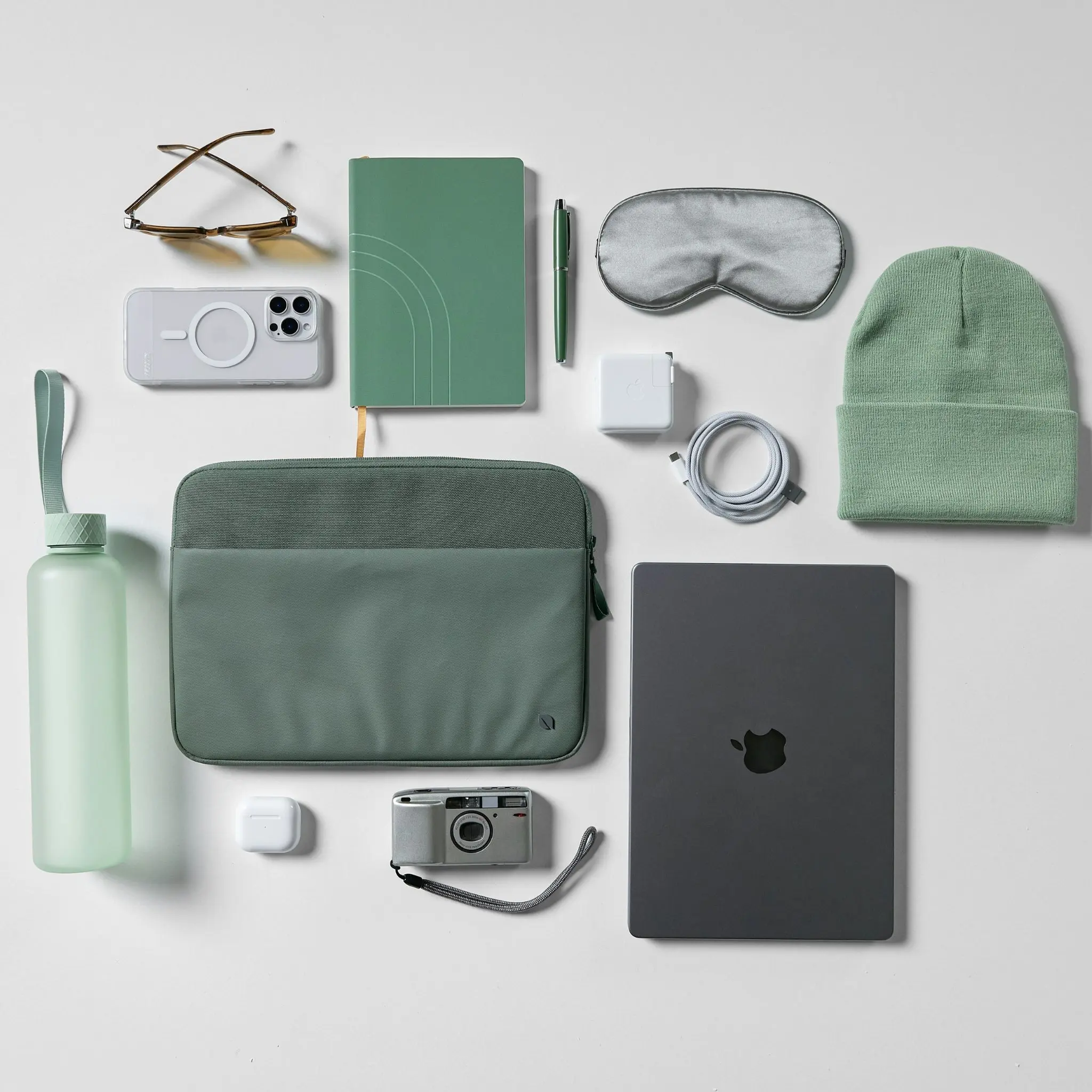 Incase A.R.C. Sleeve for 14-inch Laptop - Image 30