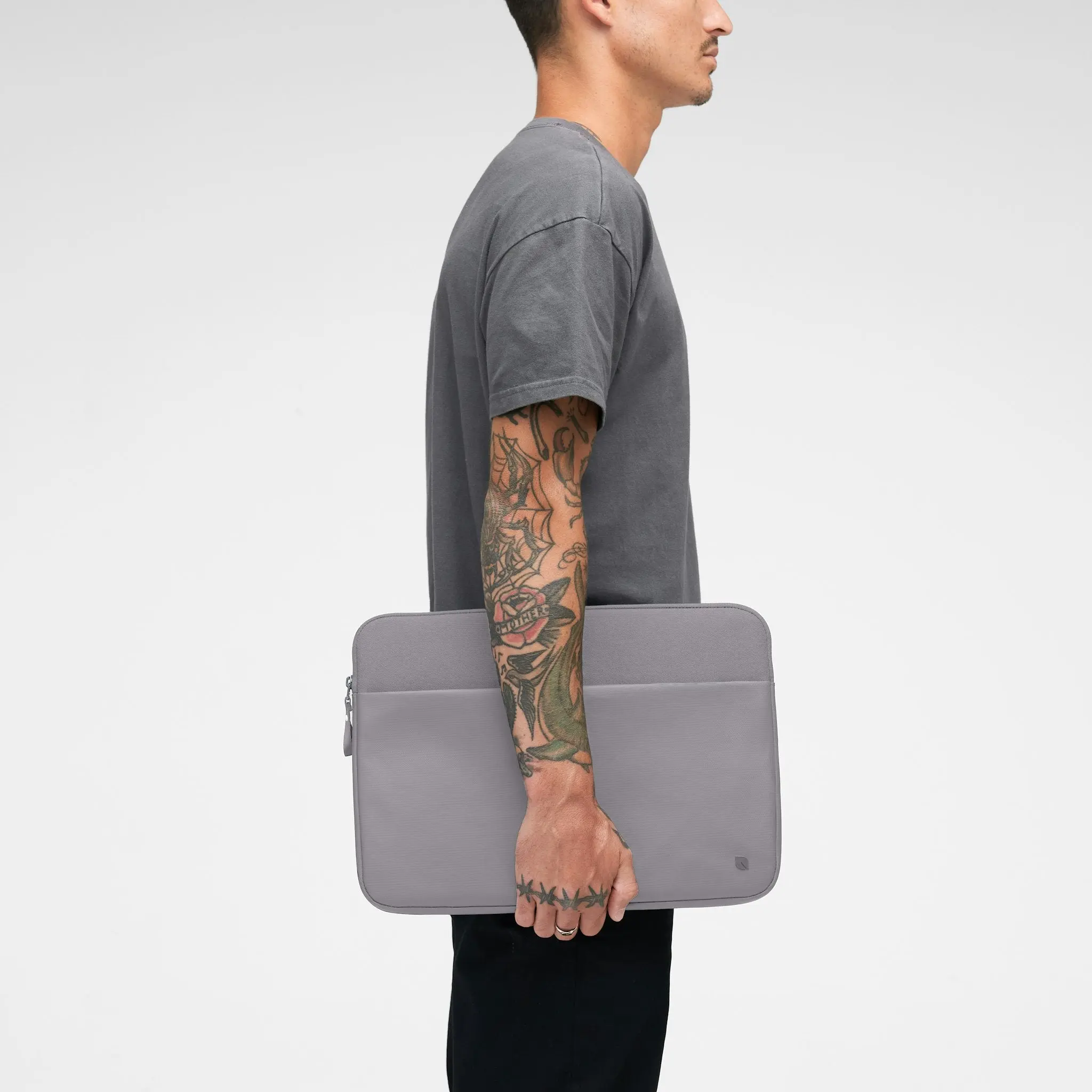 Incase A.R.C. Sleeve for 14-inch Laptop - Image 33