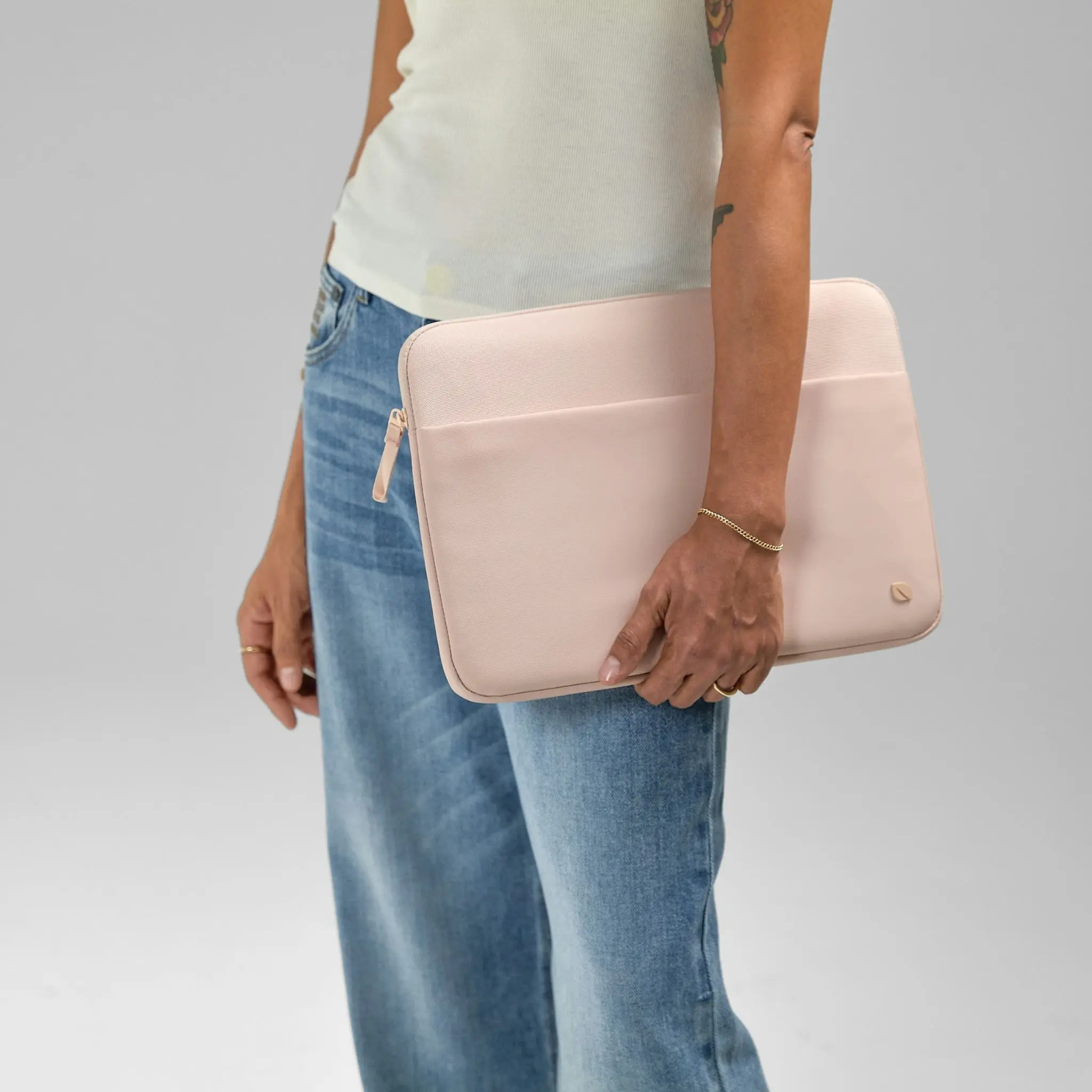 Incase A.R.C. Sleeve for 14-inch Laptop - Image 7