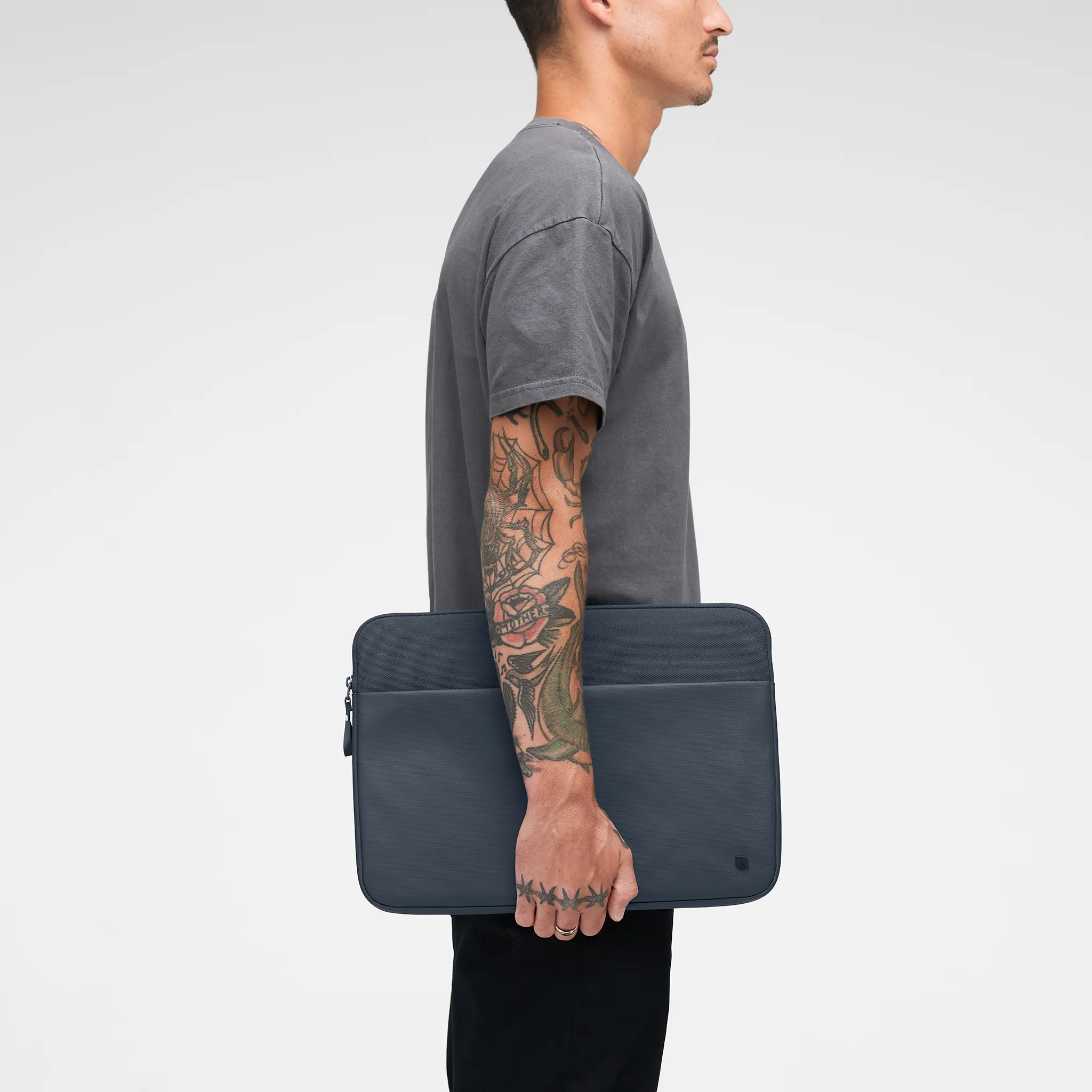Incase A.R.C. Sleeve for 16-inch Laptop - Image 10