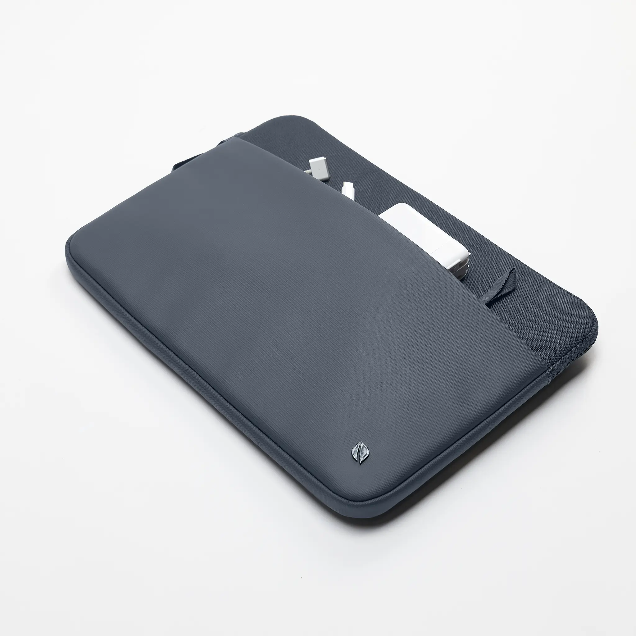 Incase A.R.C. Sleeve for 16-inch Laptop - Image 18