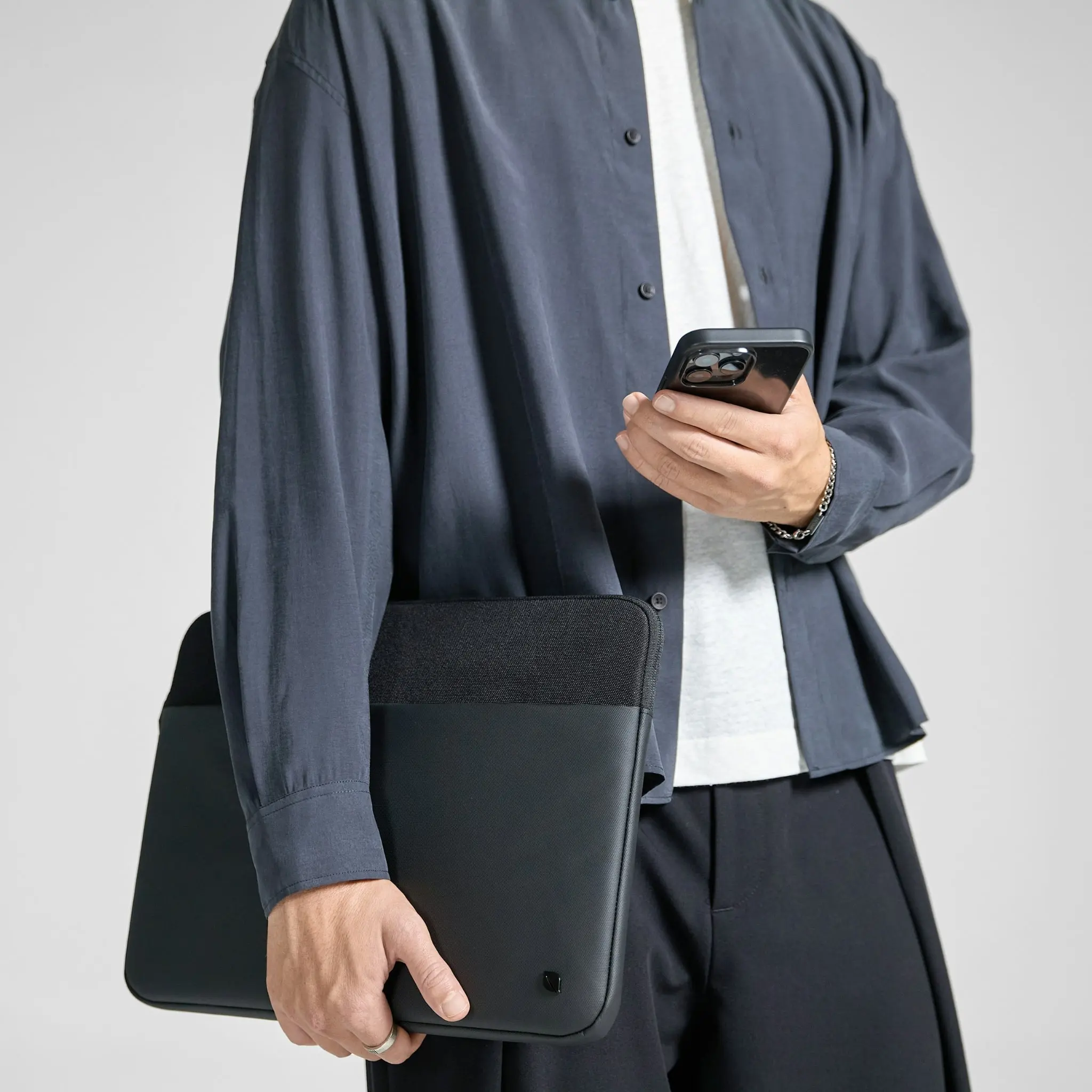 Incase A.R.C. Sleeve for 16-inch Laptop - Image 24