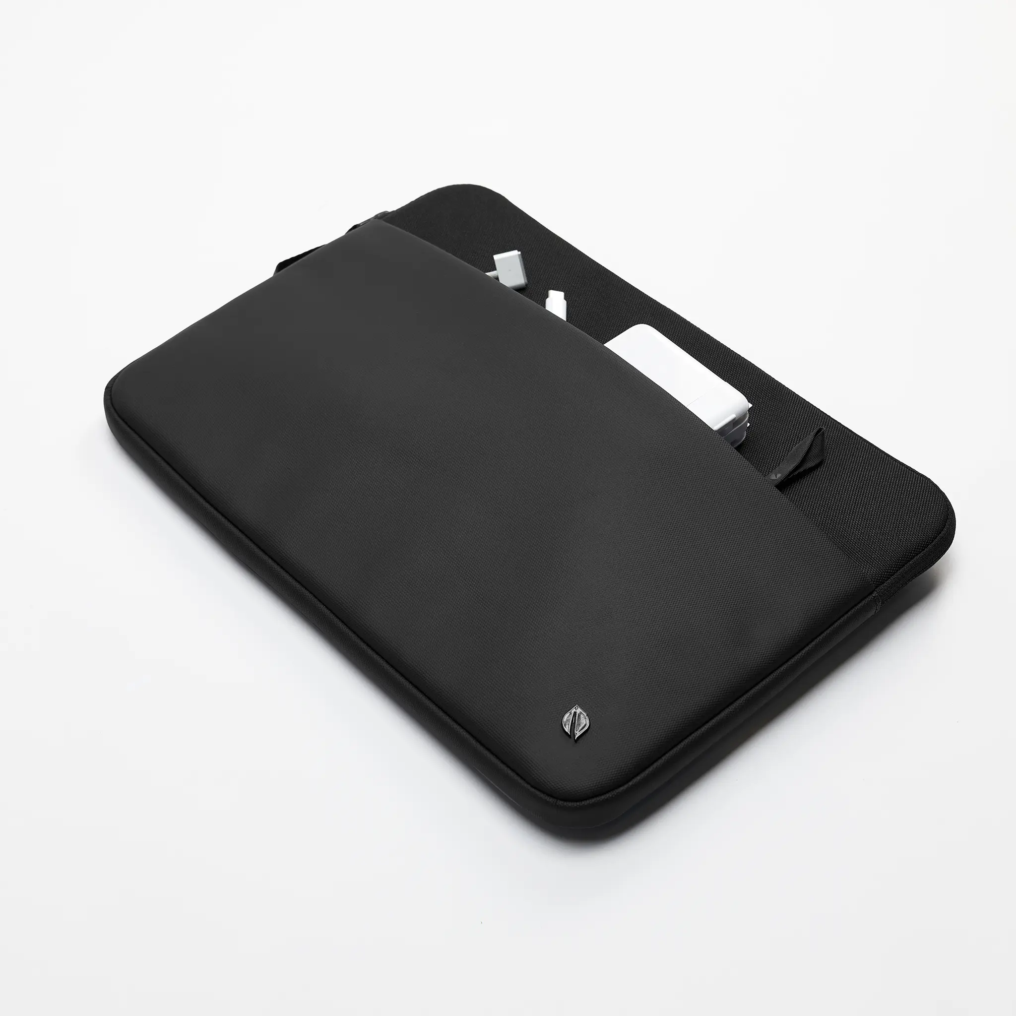 Incase A.R.C. Sleeve for 16-inch Laptop - Image 26