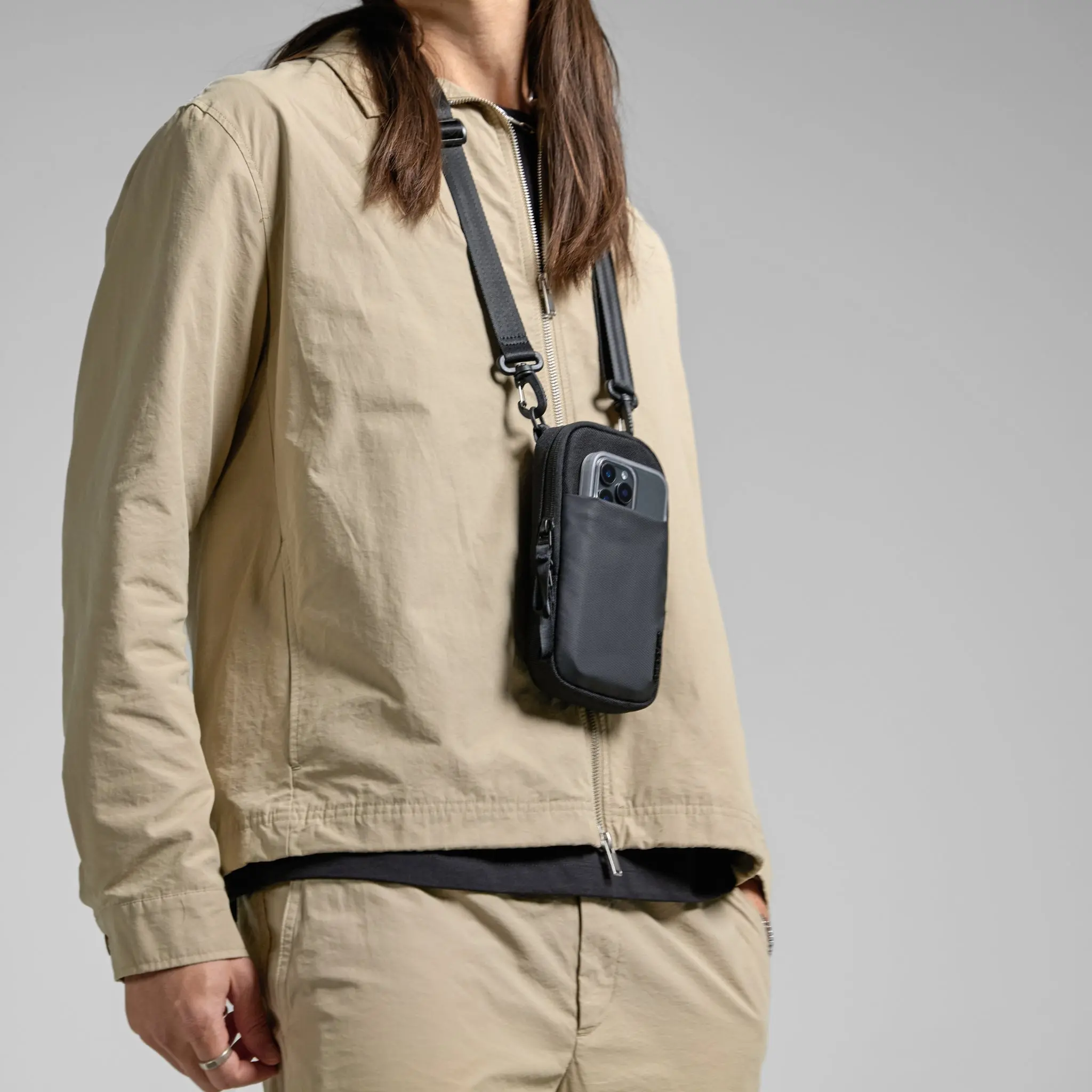 Incase A.R.C. Small Crossbody Bag - Image 16