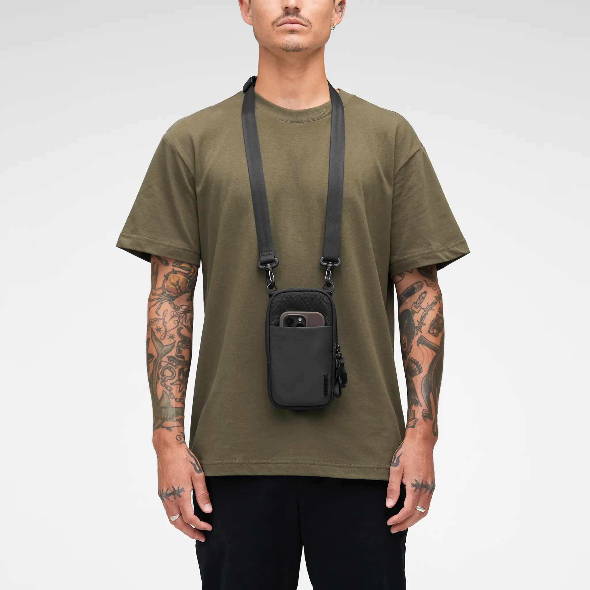 Incase A.R.C. Small Crossbody Bag - Image 18