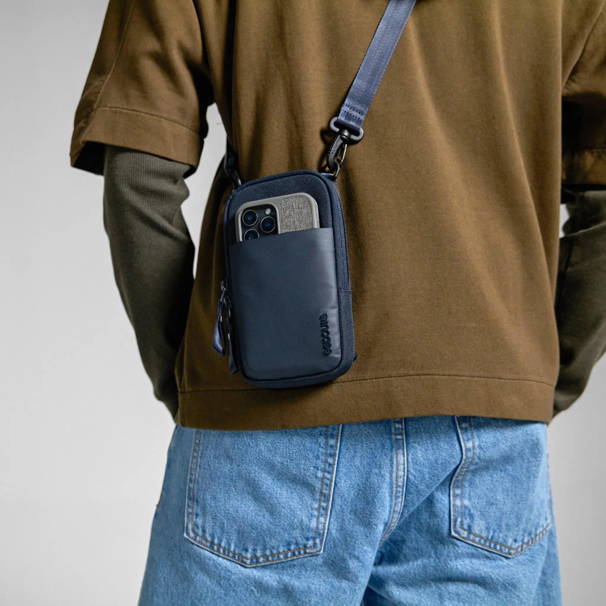 Incase A.R.C. Small Crossbody Bag - Image 5