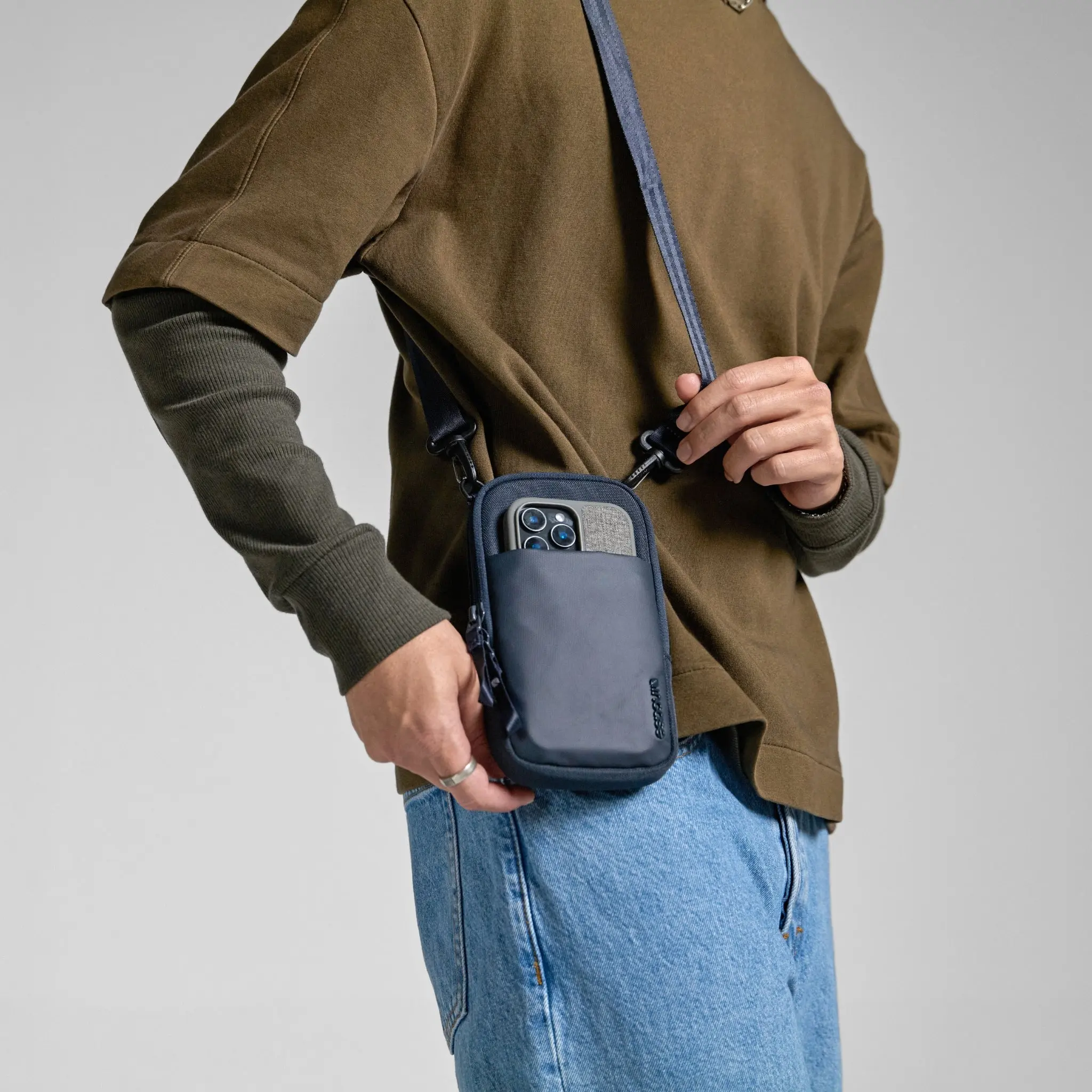 Incase A.R.C. Small Crossbody Bag - Image 8