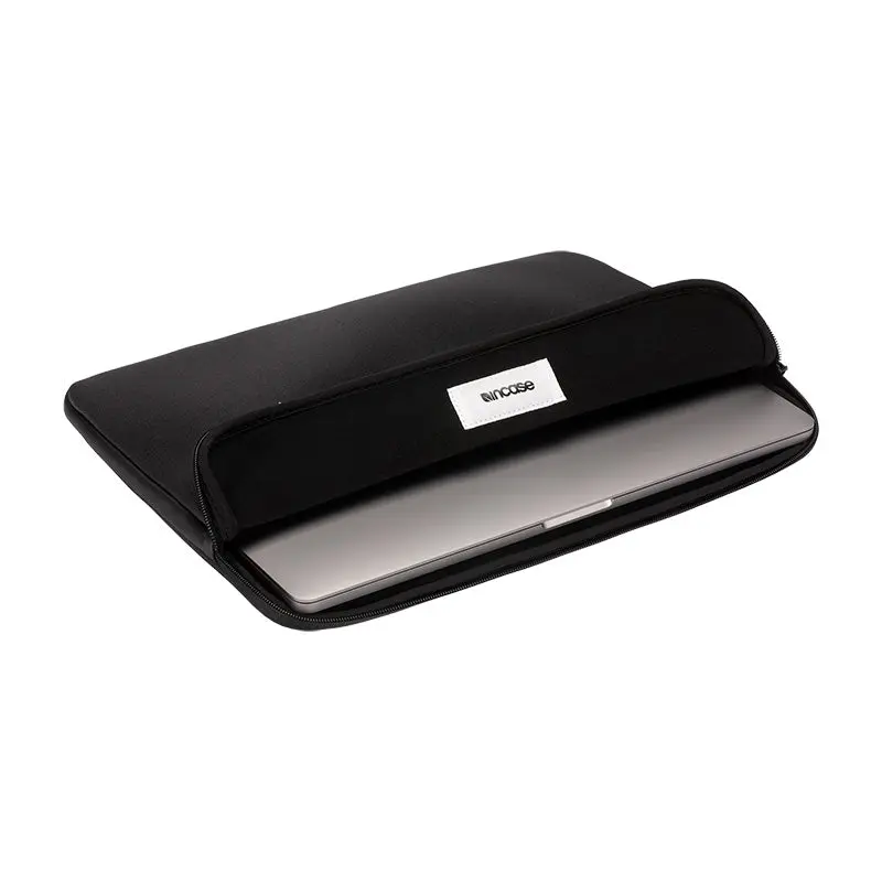 Incase Classic Universal Sleeve for 13-inch Laptop - Image 15