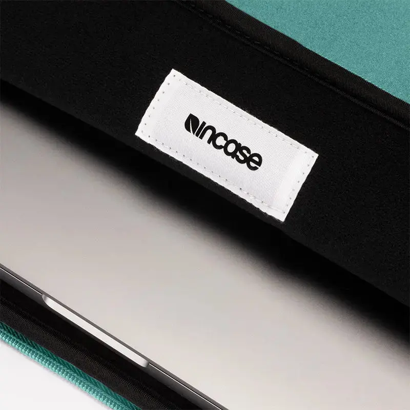 Incase Classic Universal Sleeve for 13-inch Laptop - Image 28