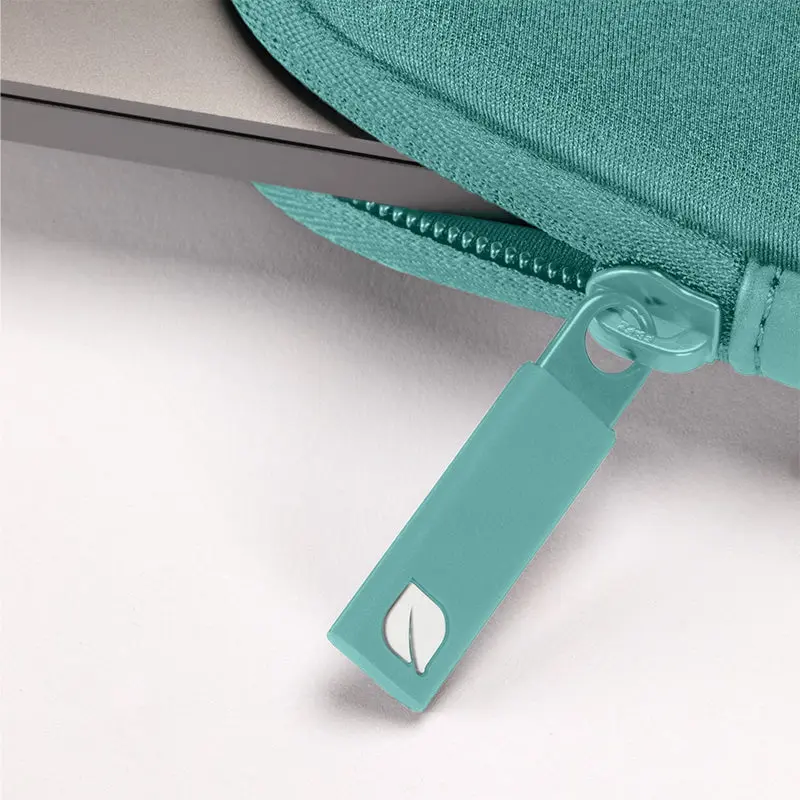 Incase Classic Universal Sleeve for 13-inch Laptop - Image 31