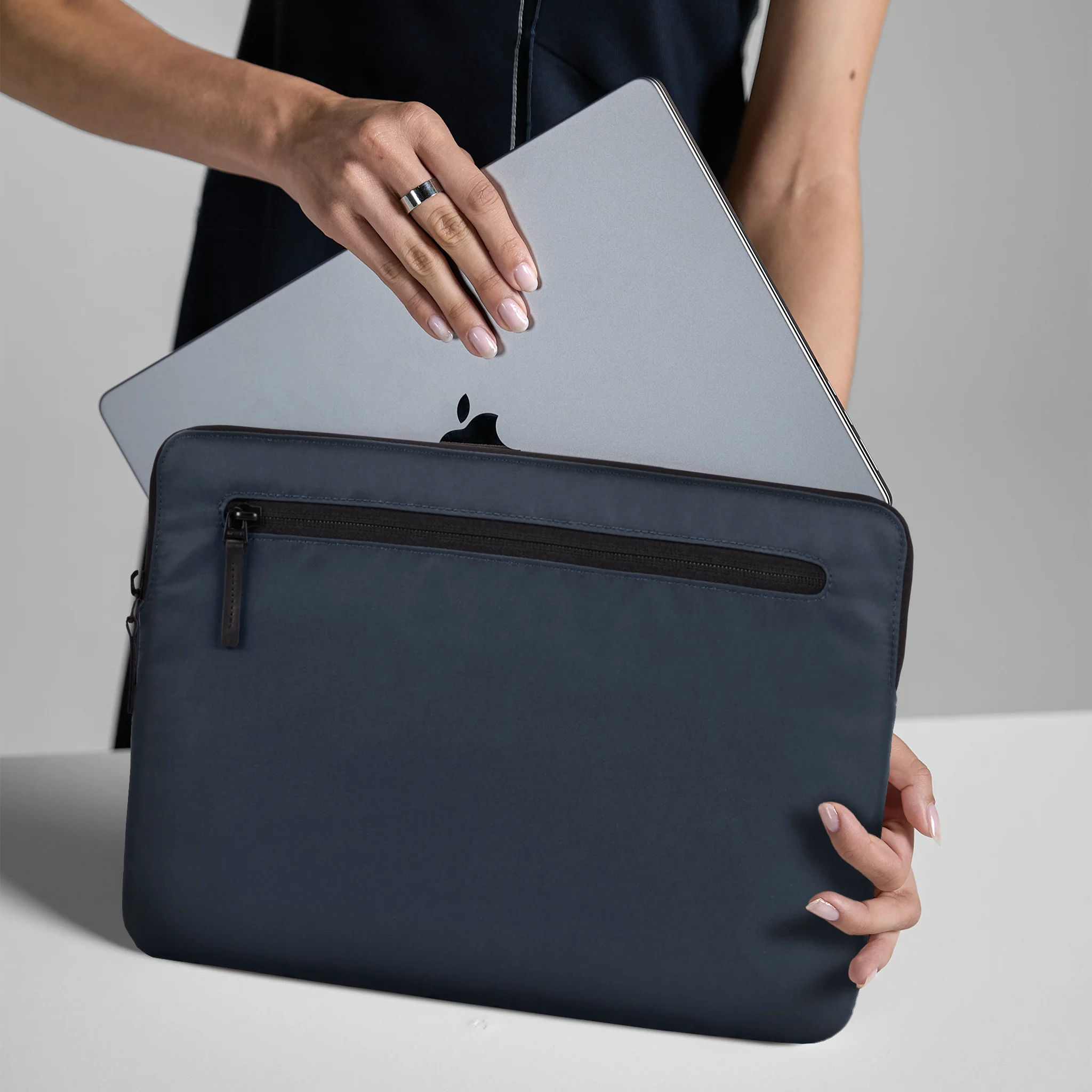 Incase Compact Sleeve for 13-inch Laptop - Image 14