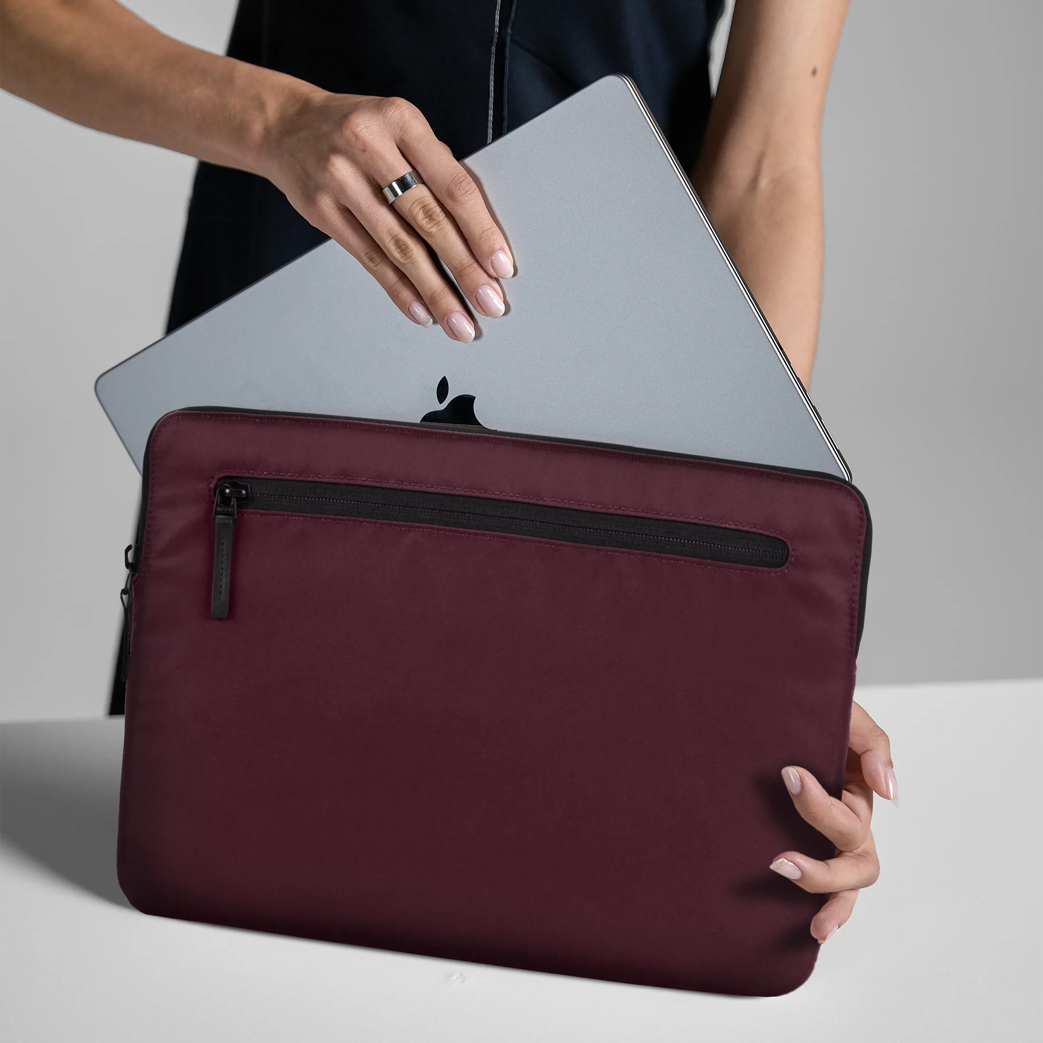 Incase Compact Sleeve for 13-inch Laptop - Image 21