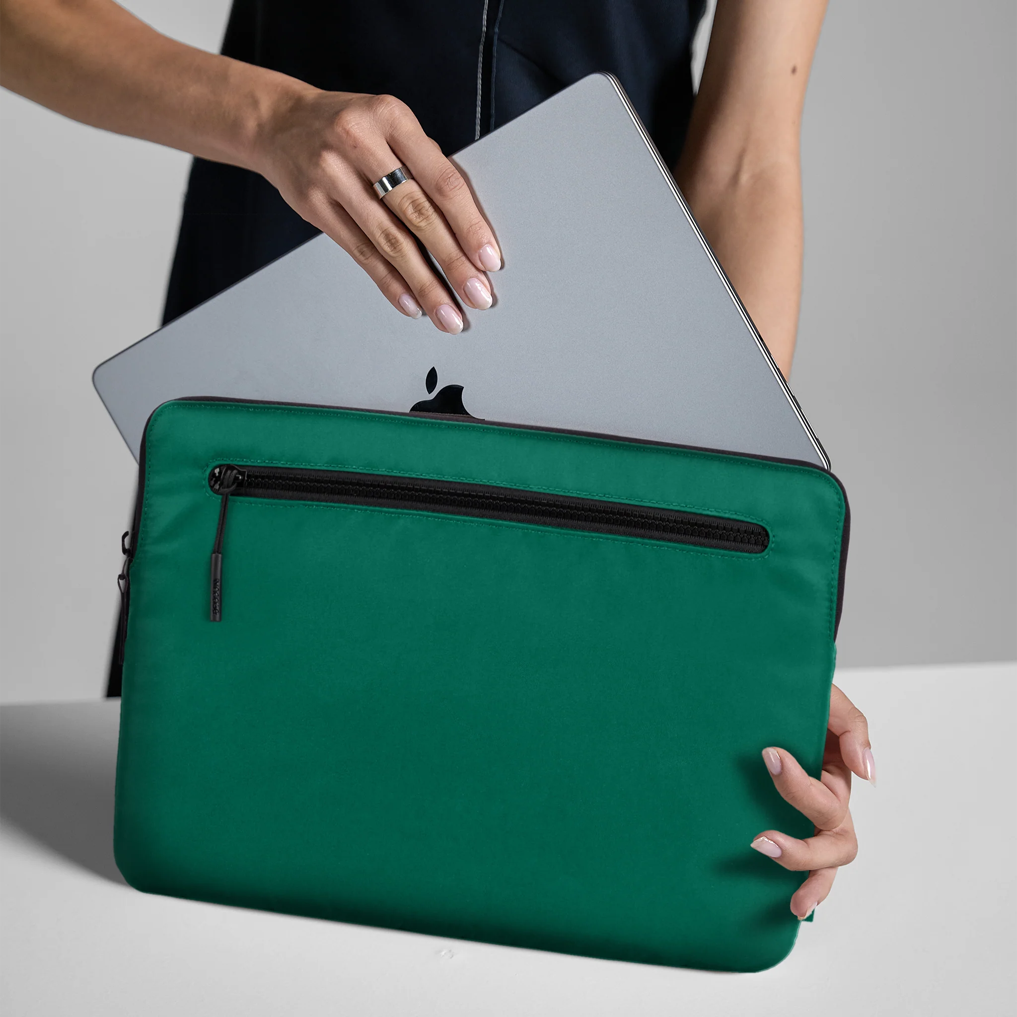 Incase Compact Sleeve for 13-inch Laptop - Image 35