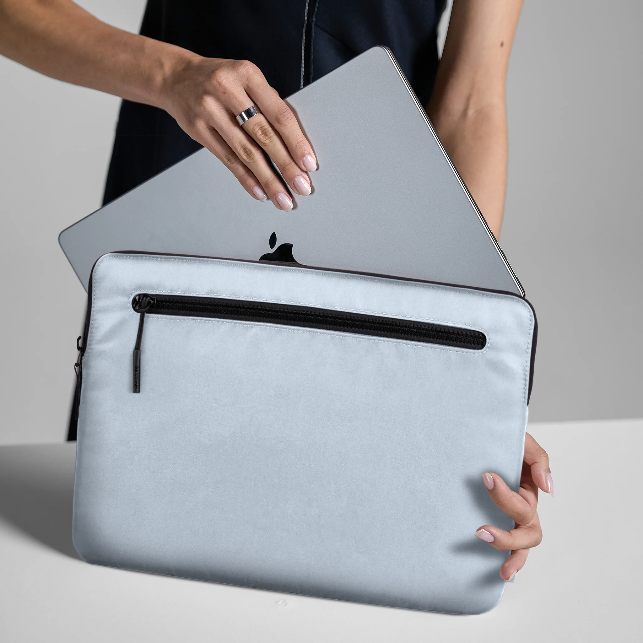 Incase Compact Sleeve for 13-inch Laptop - Image 56