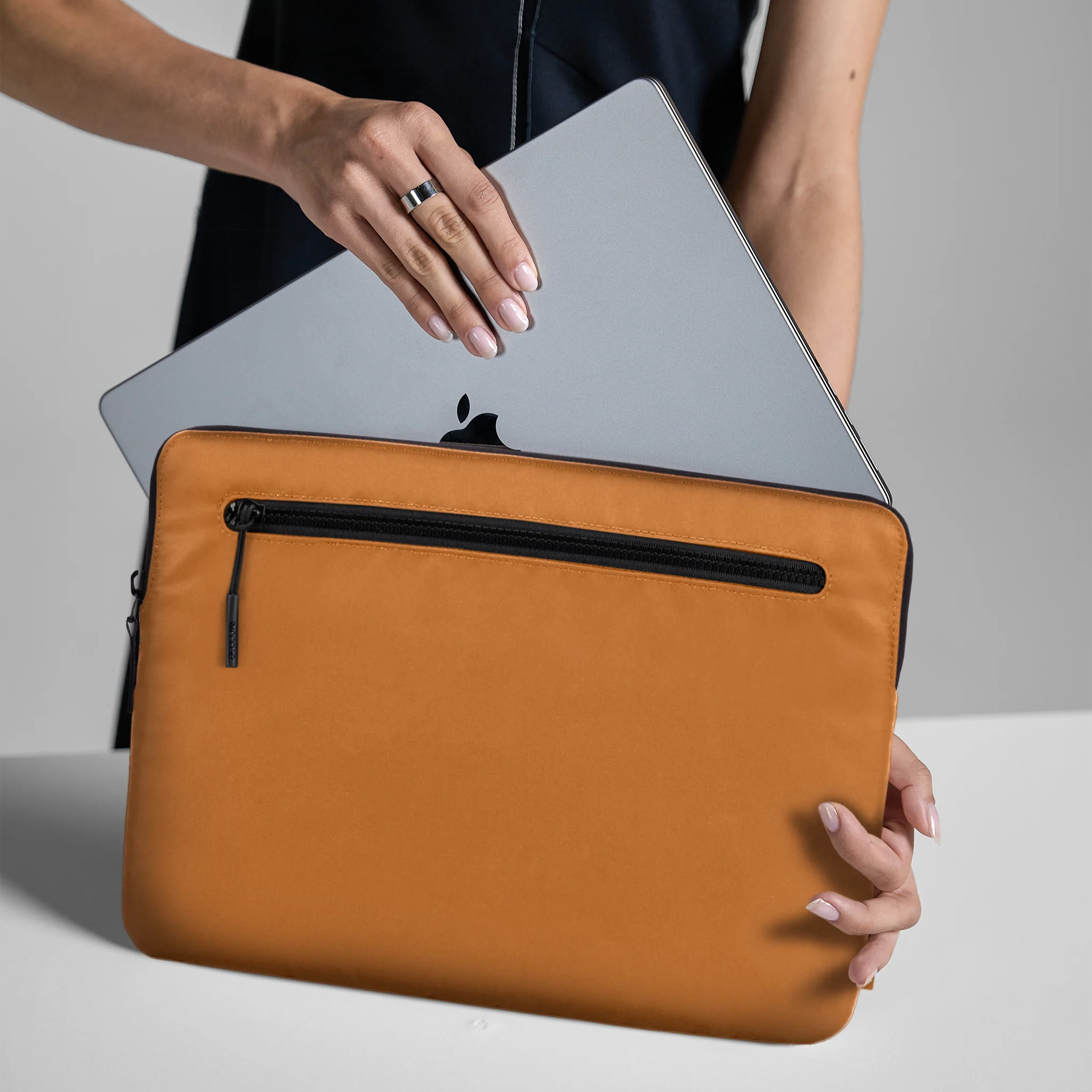Incase Compact Sleeve for 13-inch Laptop - Image 77