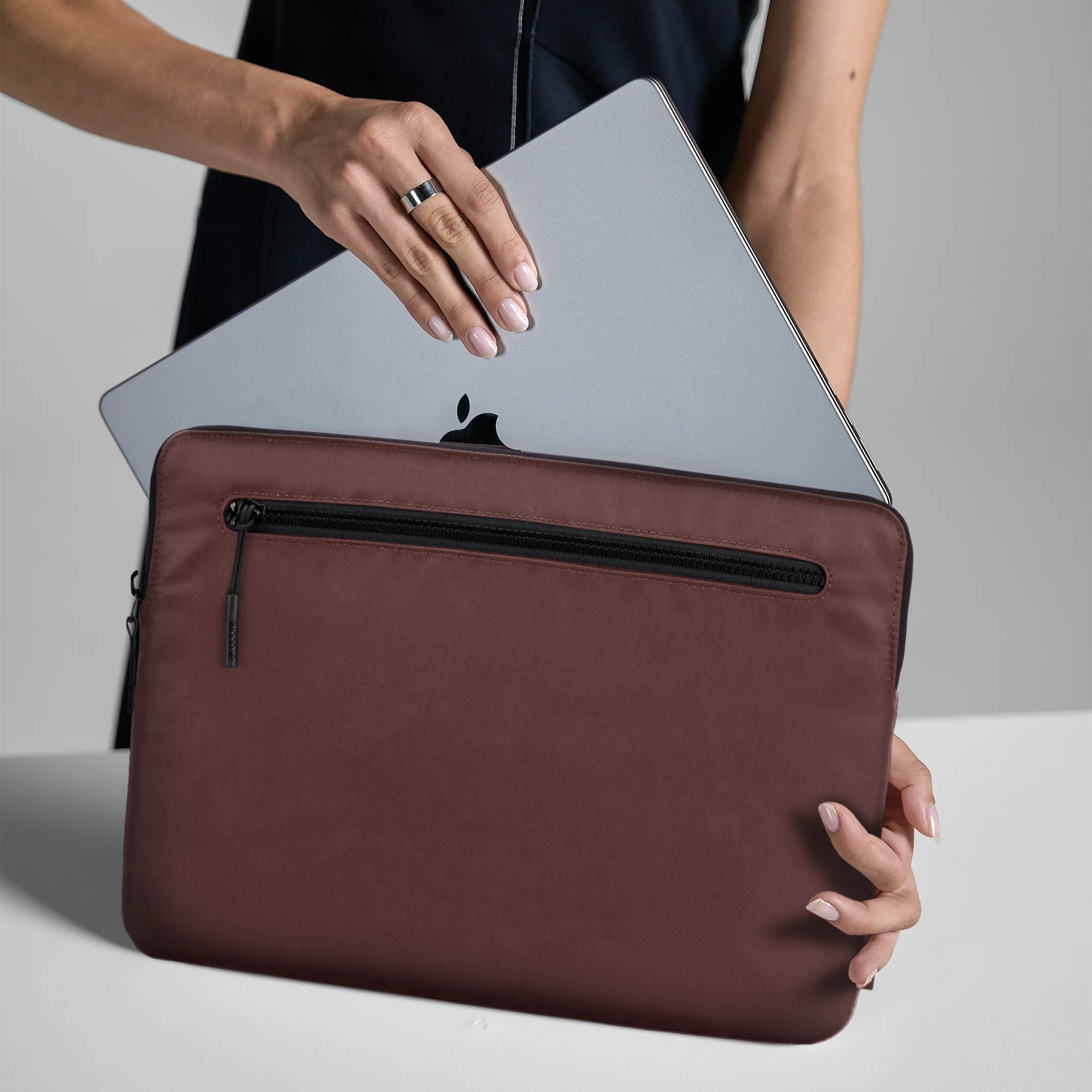 Incase Compact Sleeve for 13-inch Laptop - Image 84