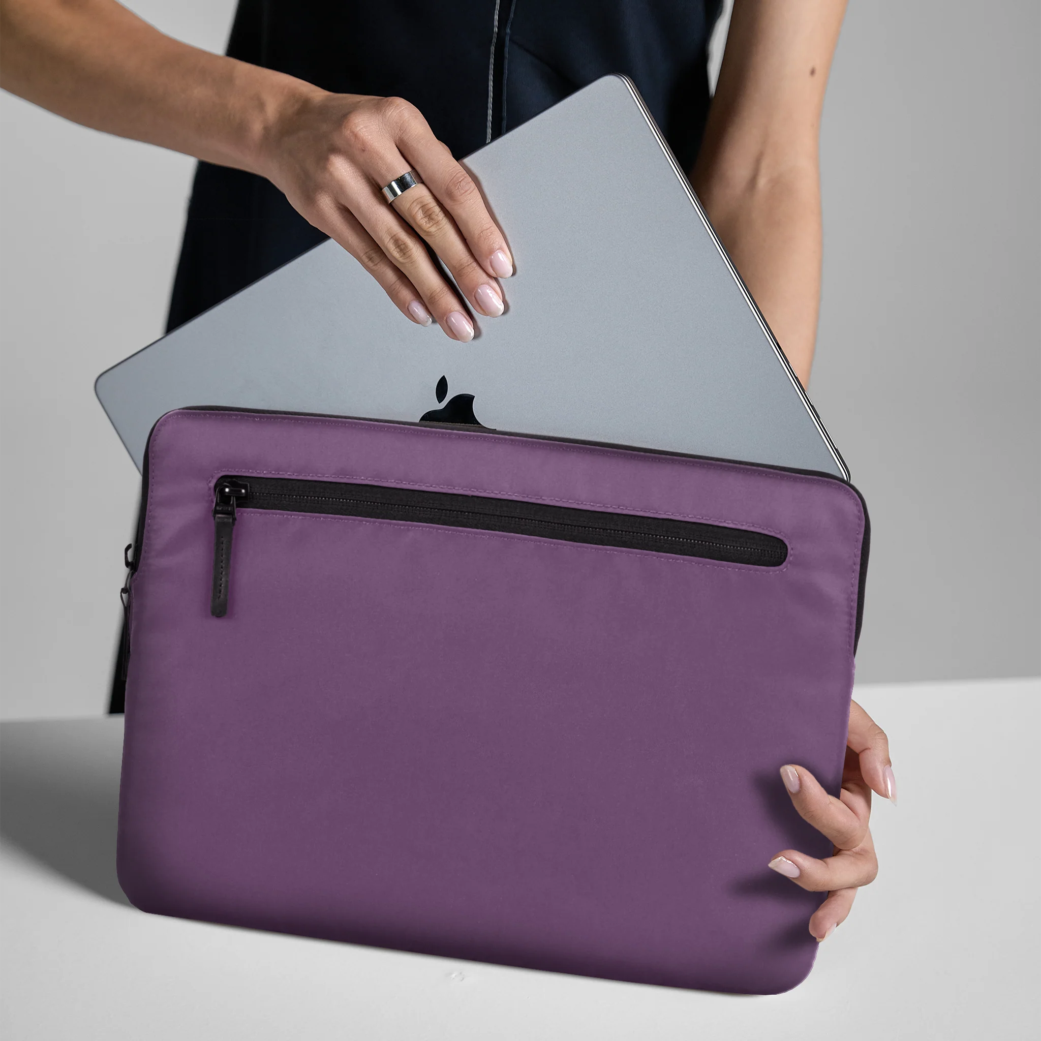 Incase Compact Sleeve 14-inch Laptop - Image 50