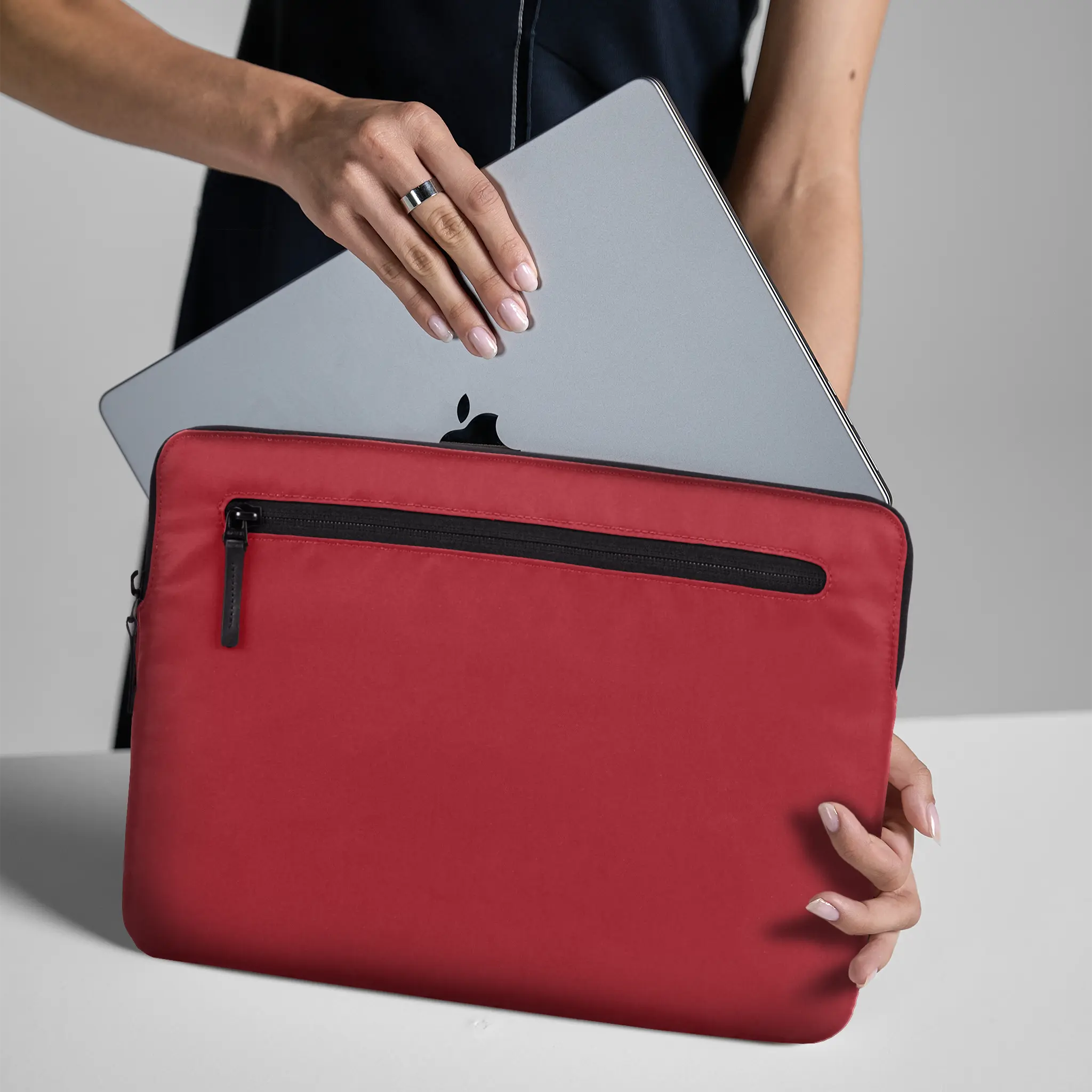 Incase Compact Sleeve 14-inch Laptop - Image 71