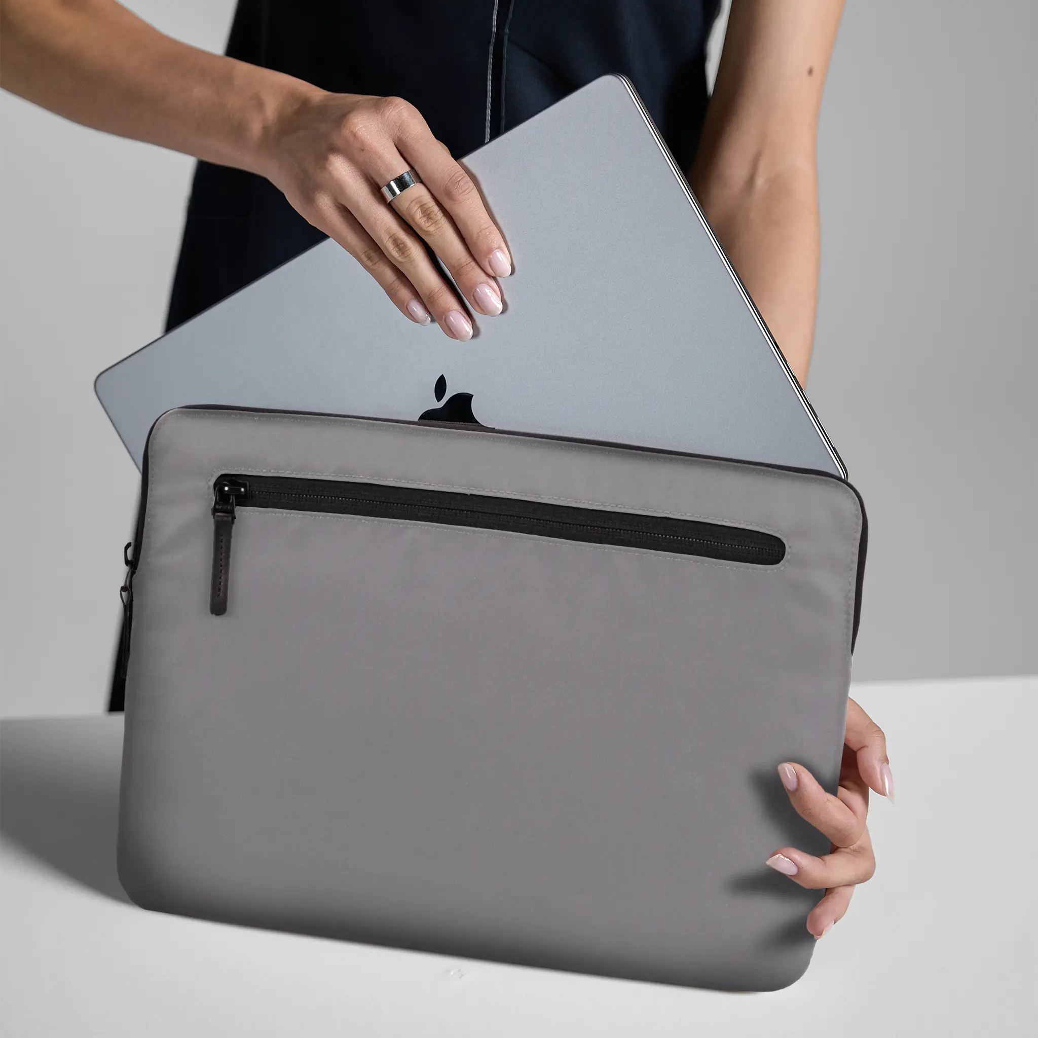 Incase Compact Sleeve 14-inch Laptop - Image 78