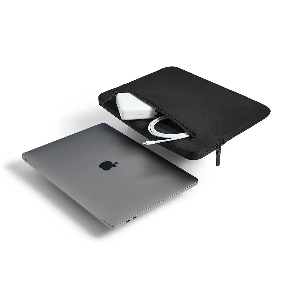 Incase Compact Sleeve for 16-inch Laptop - Image 17