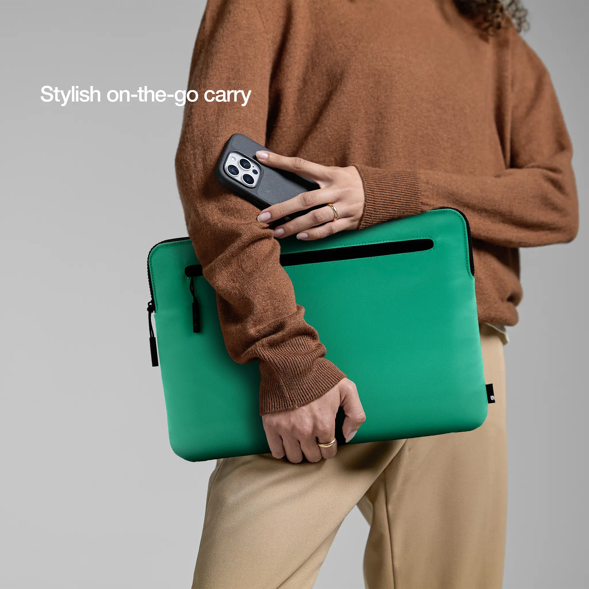 Incase Compact Sleeve for 16-inch Laptop - Image 45