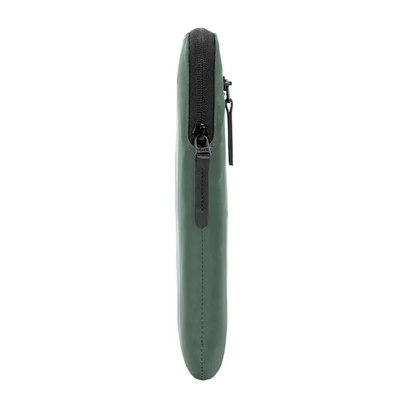 Incase Compact Sleeve for 16-inch Laptop - Image 9