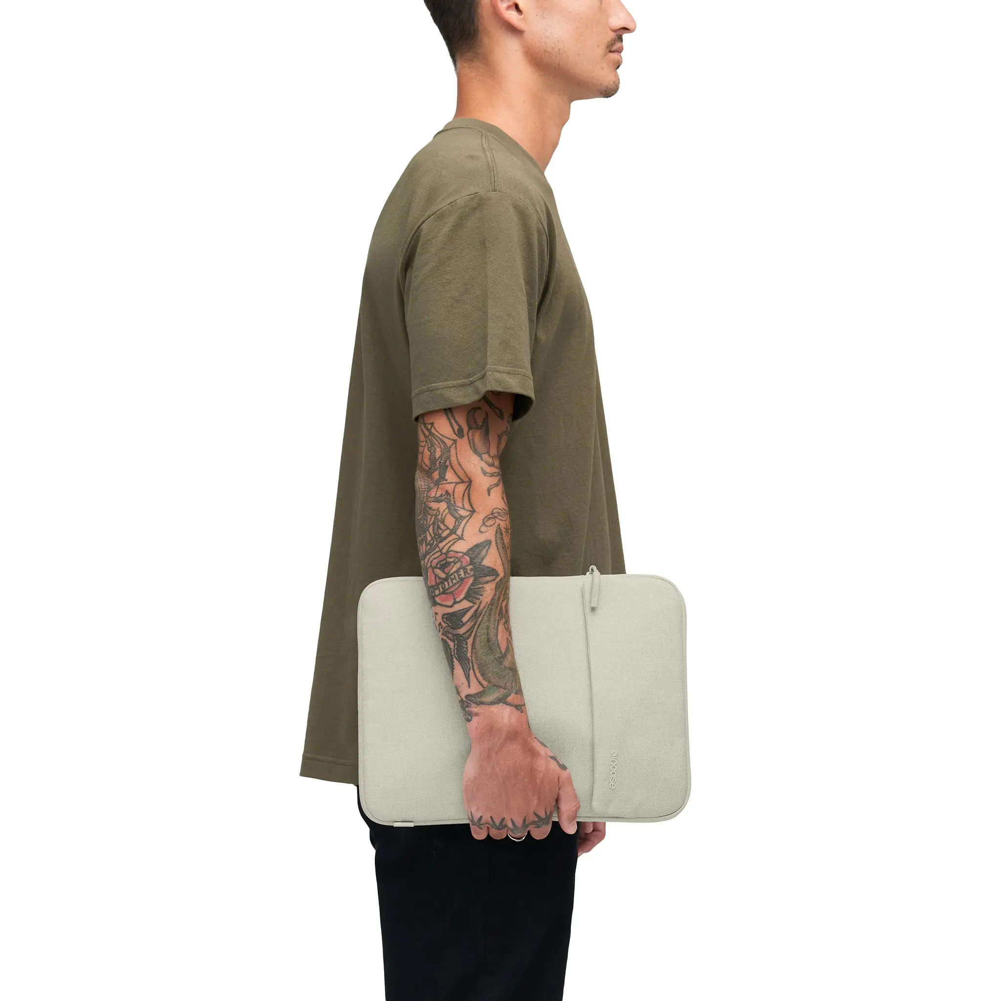 Incase Crosstown Sleeve for 14-inch Laptop - Image 3