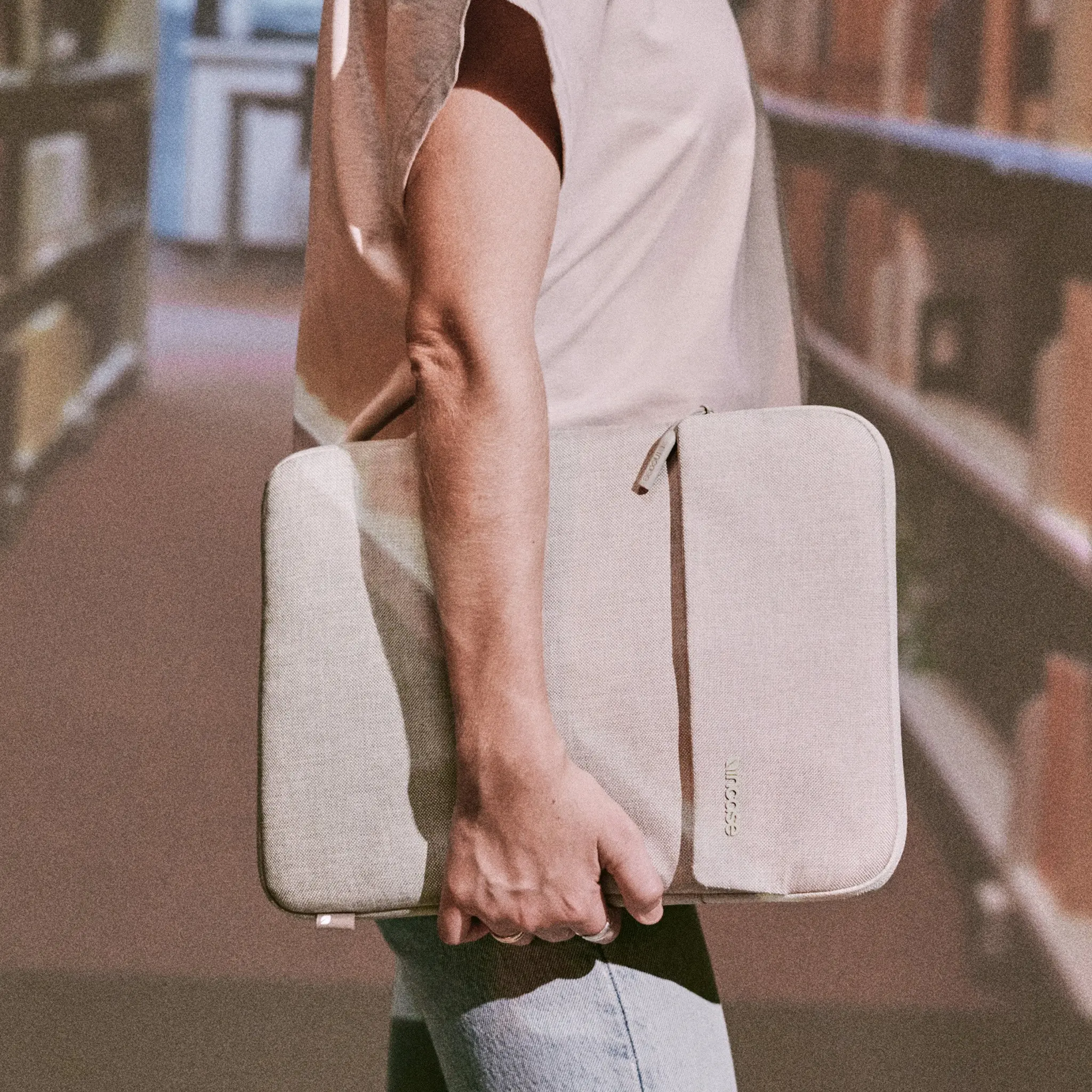 Incase Crosstown Sleeve for 16-inch Laptop - Image 18