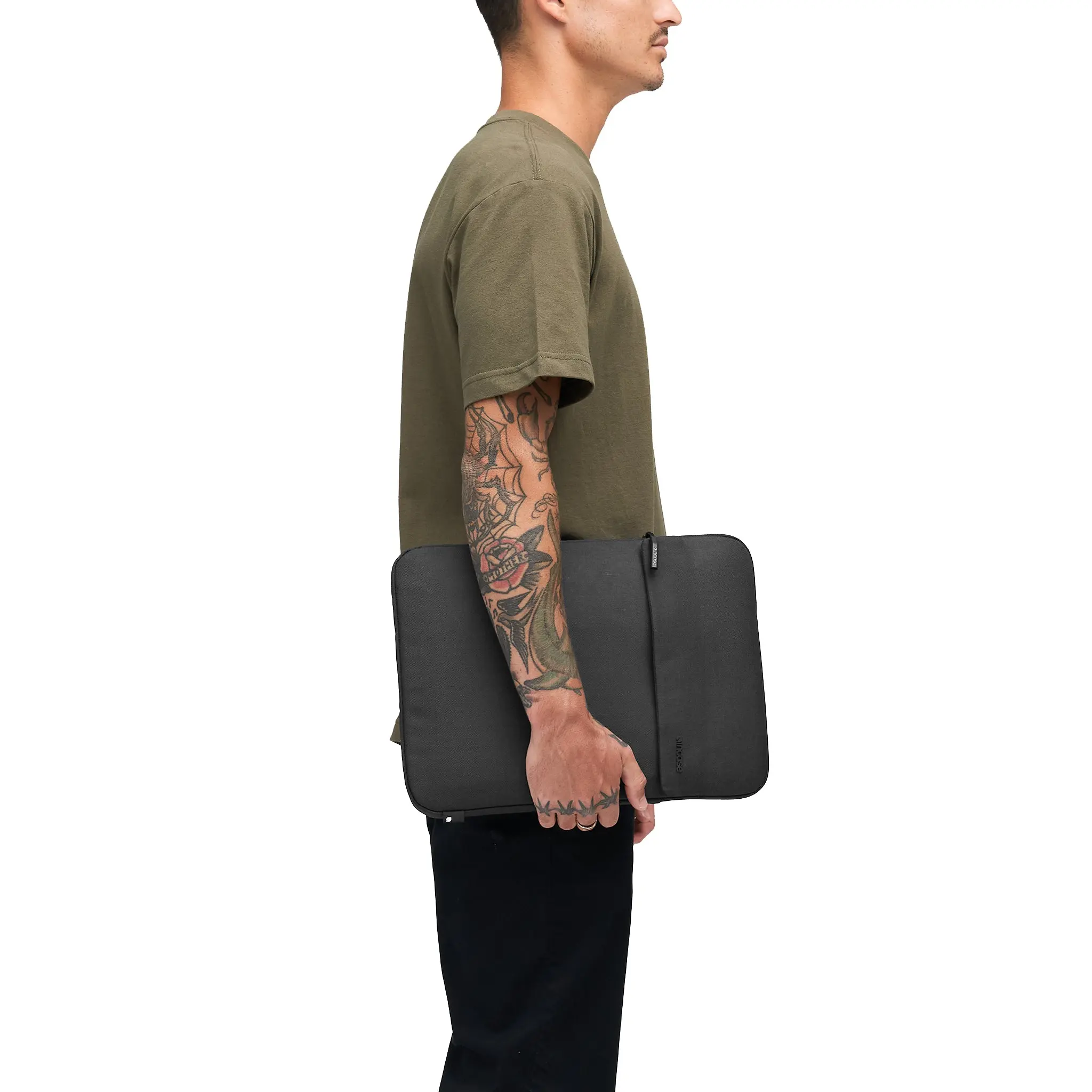 Incase Crosstown Sleeve for 16-inch Laptop - Image 3