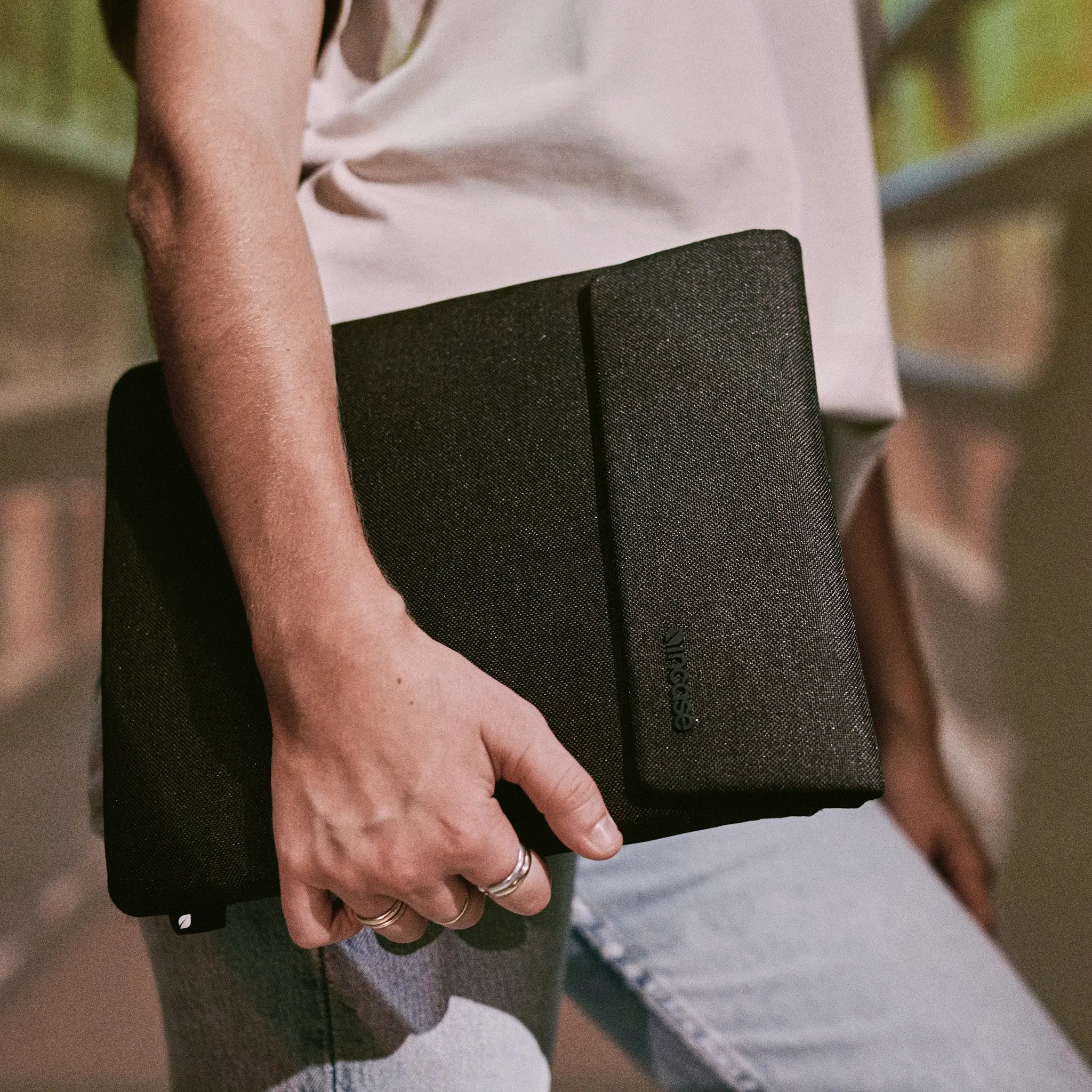 Incase Crosstown Sleeve for 11-inch Tablet - Image 6
