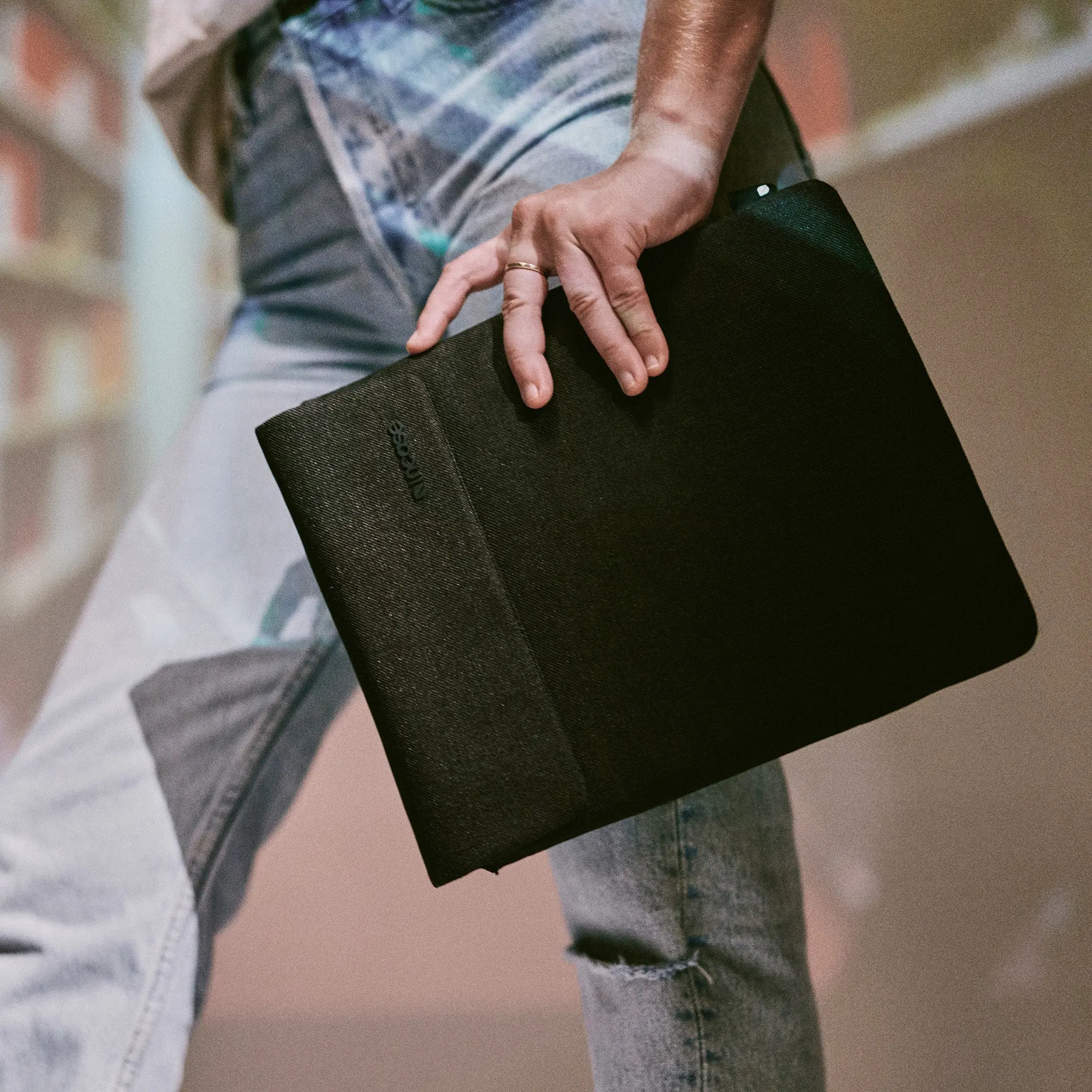 Incase Crosstown Sleeve for 11-inch Tablet - Image 7