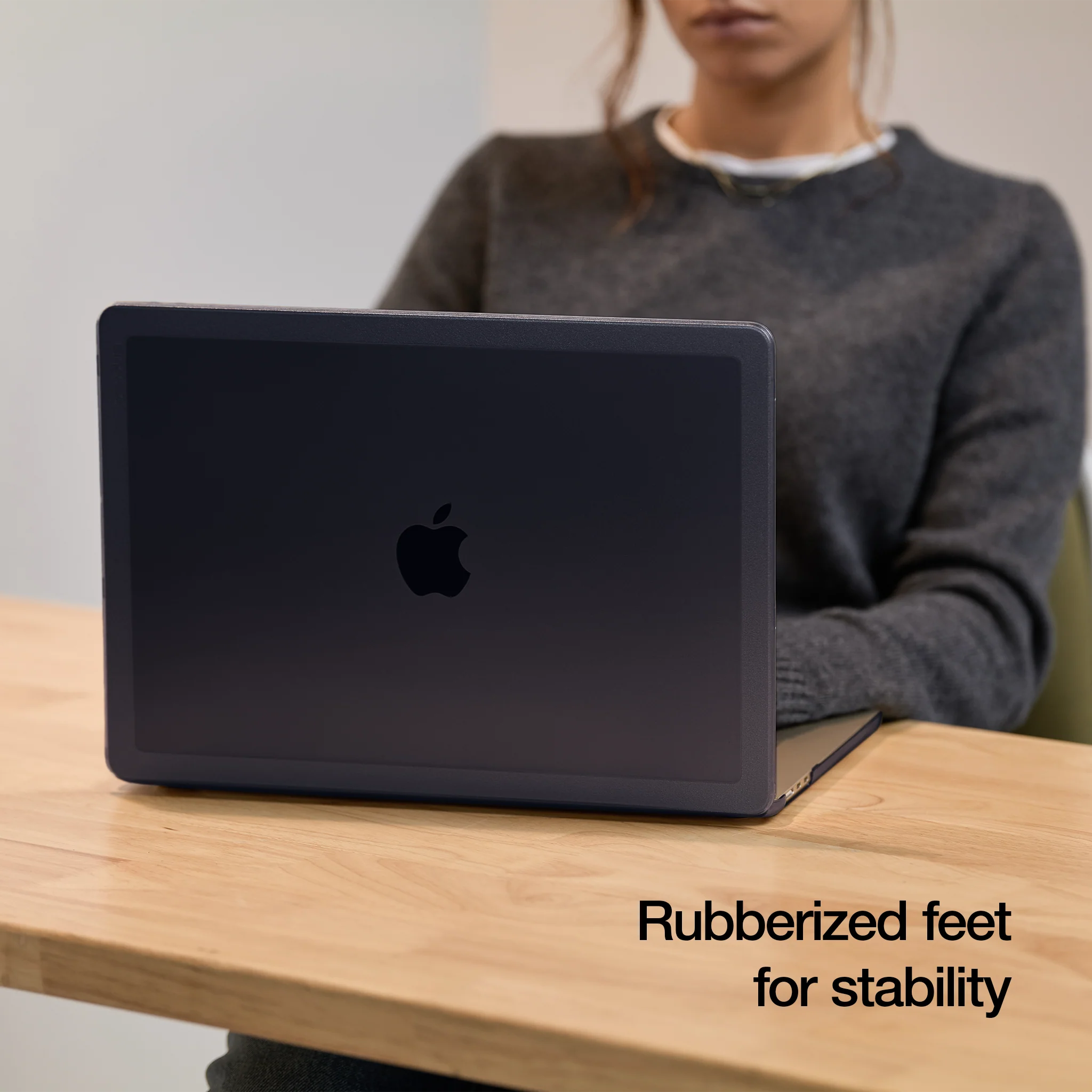 Incase Edge Hardshell with Makrolon® for MacBook Air 15" - Image 4