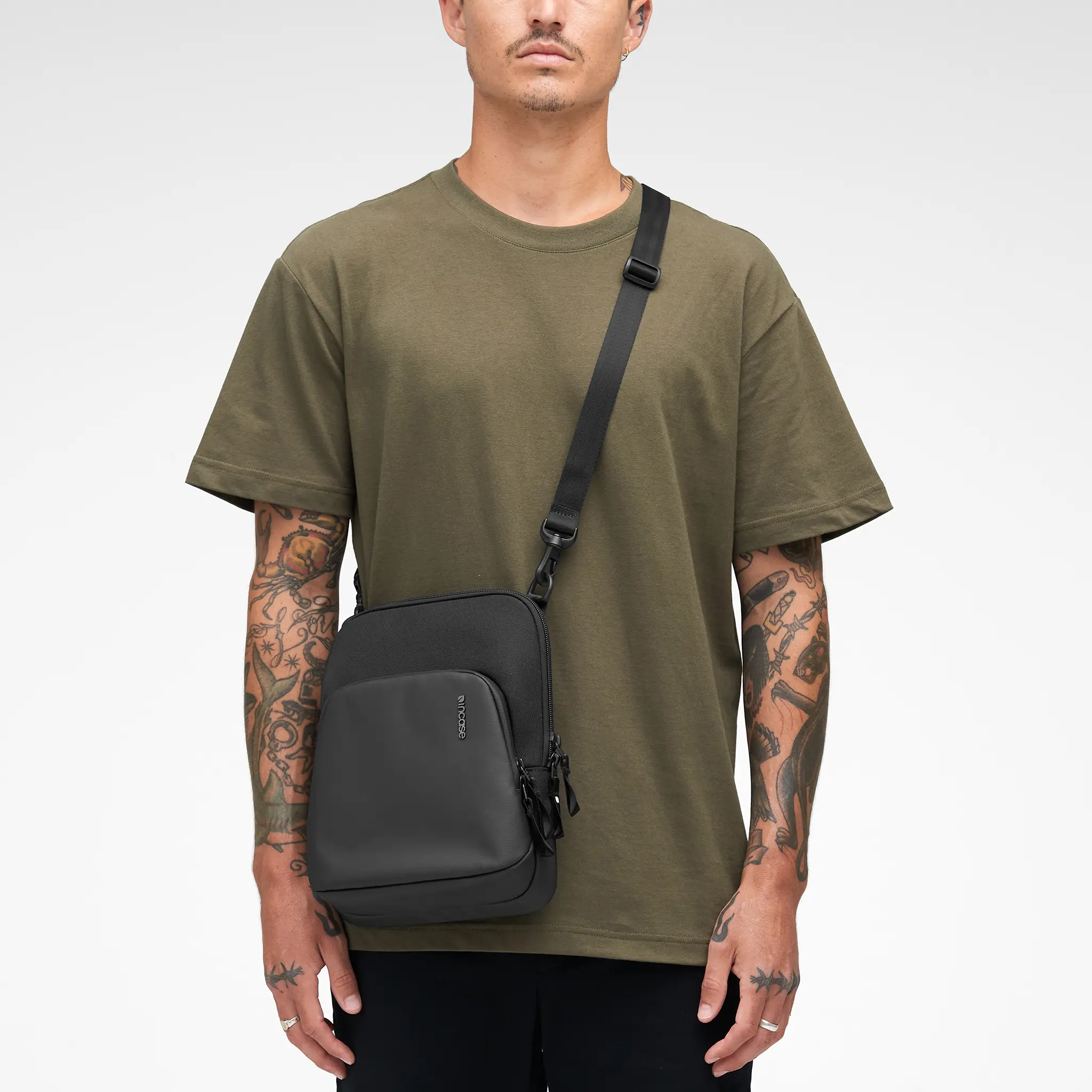 Incase A.R.C. Crossbody Bag - Image 18