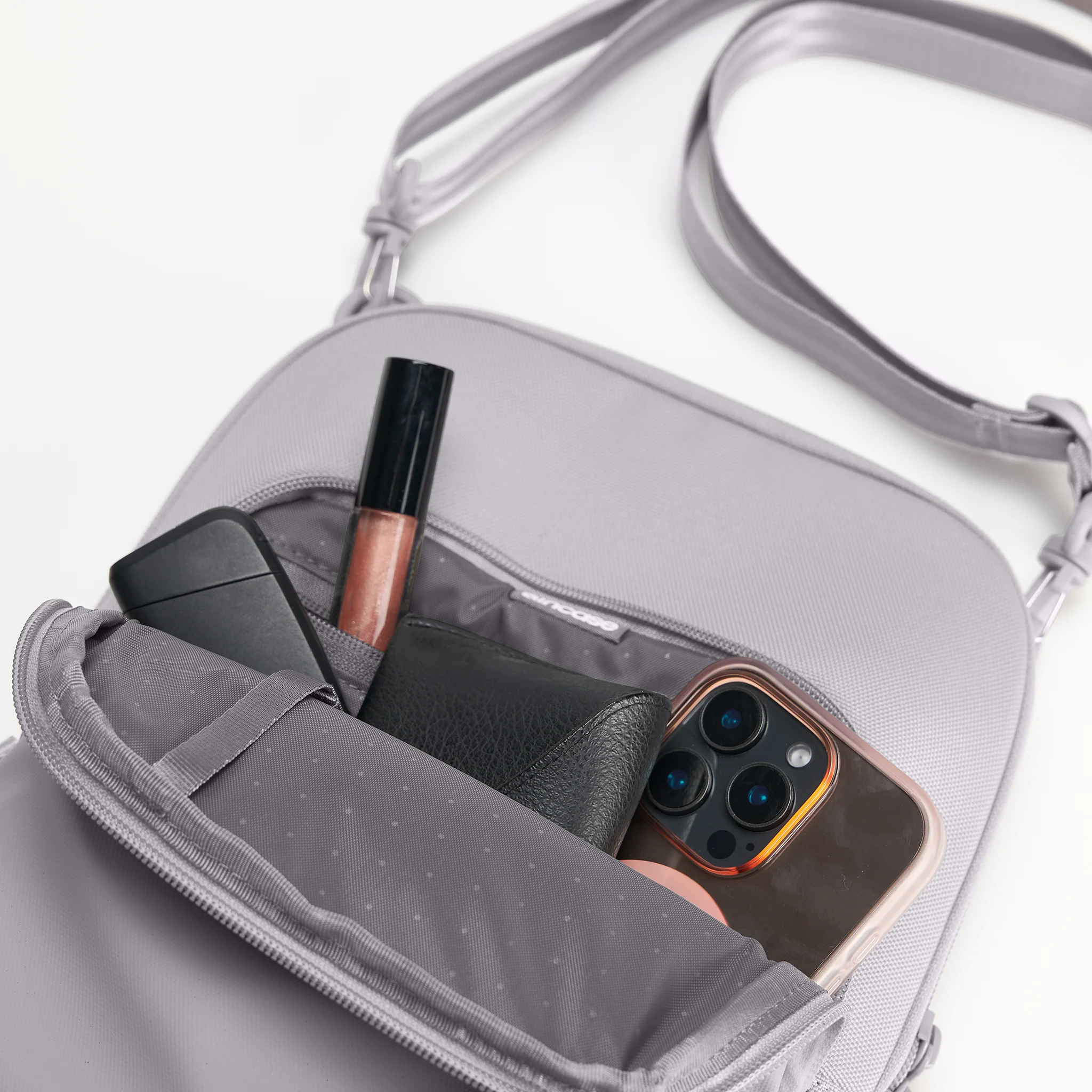 Incase A.R.C. Crossbody Bag - Image 23