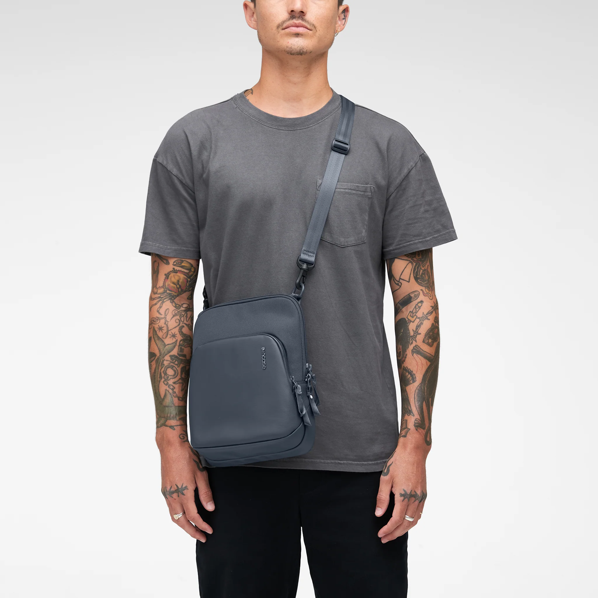 Incase A.R.C. Crossbody Bag - Image 28
