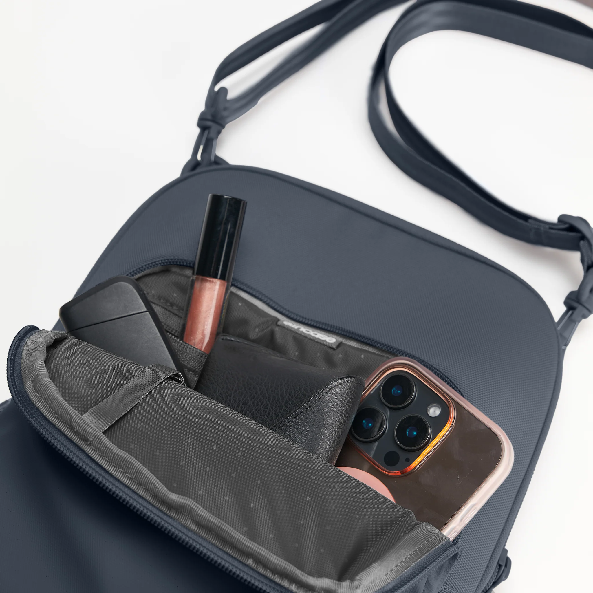 Incase A.R.C. Crossbody Bag - Image 31