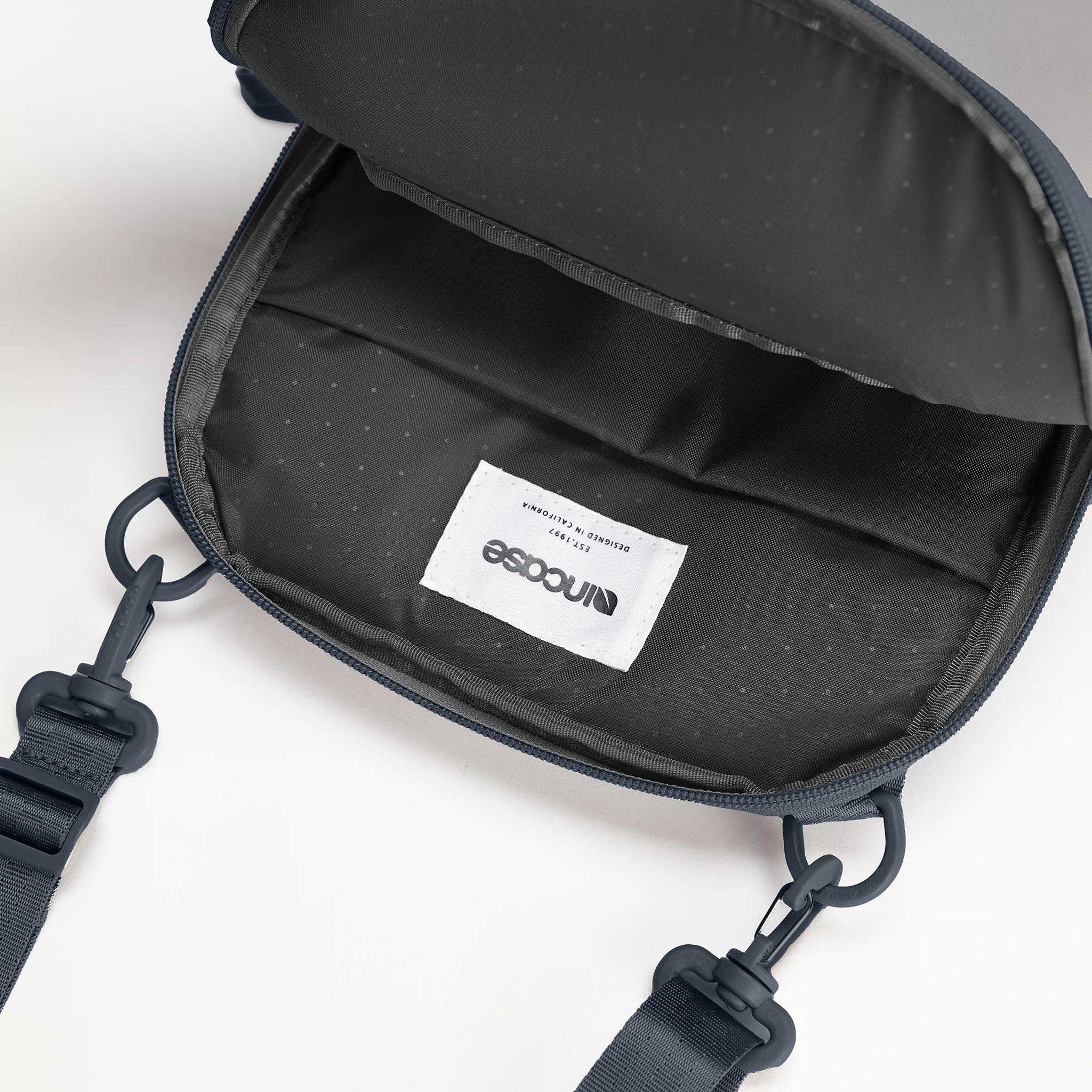 Incase A.R.C. Crossbody Bag - Image 32