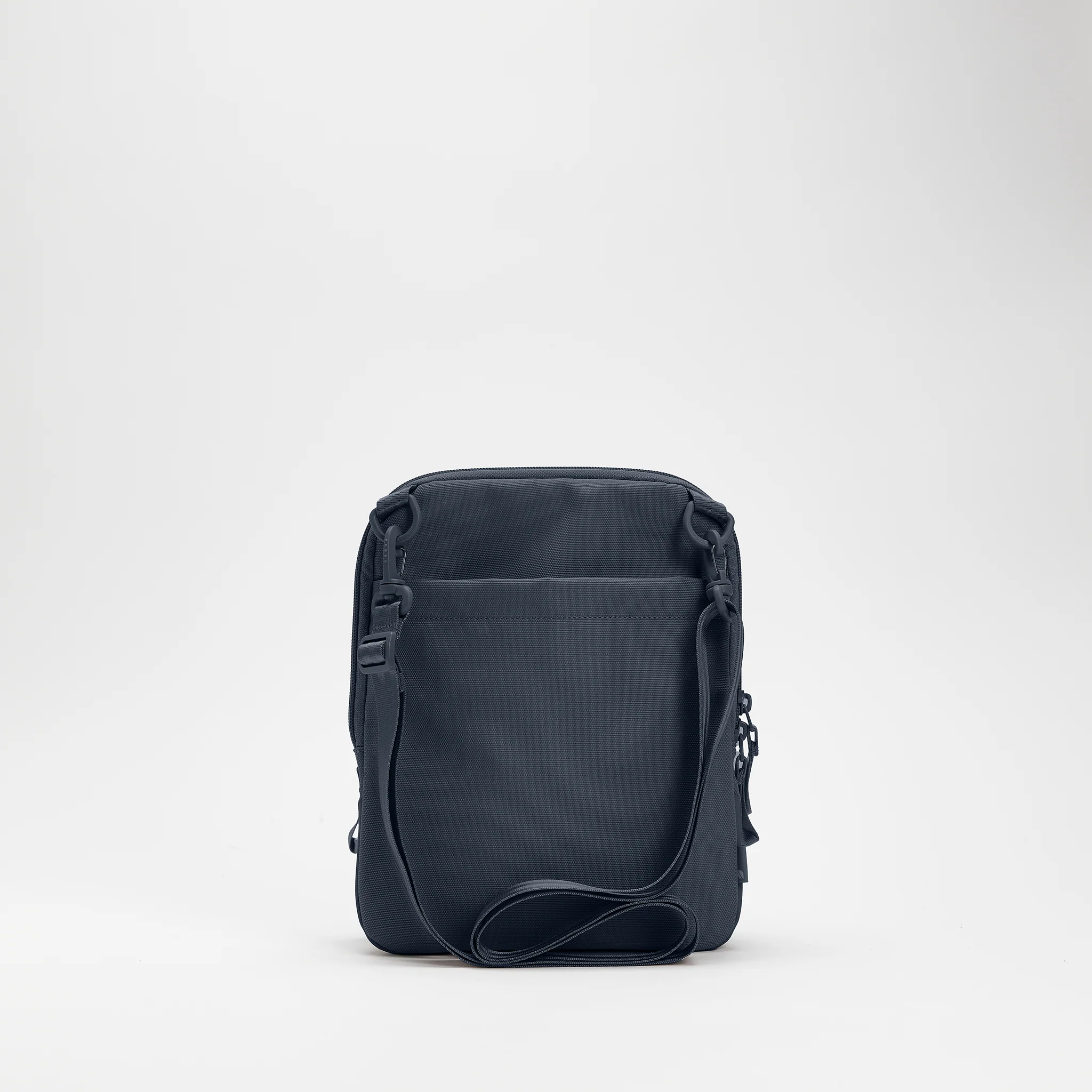 Incase A.R.C. Crossbody Bag - Image 33