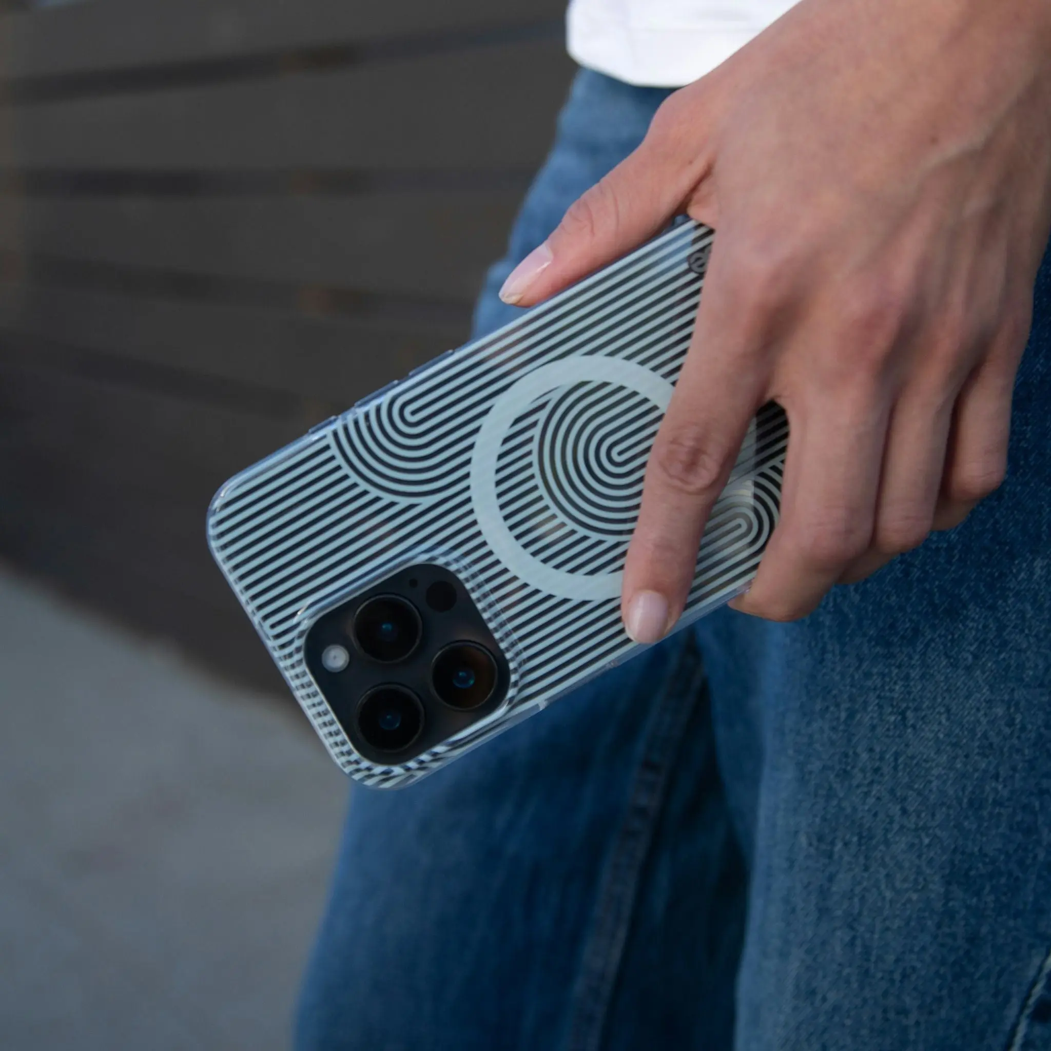 Level Case with MagSafe for iPhone 16 Pro - Image 10