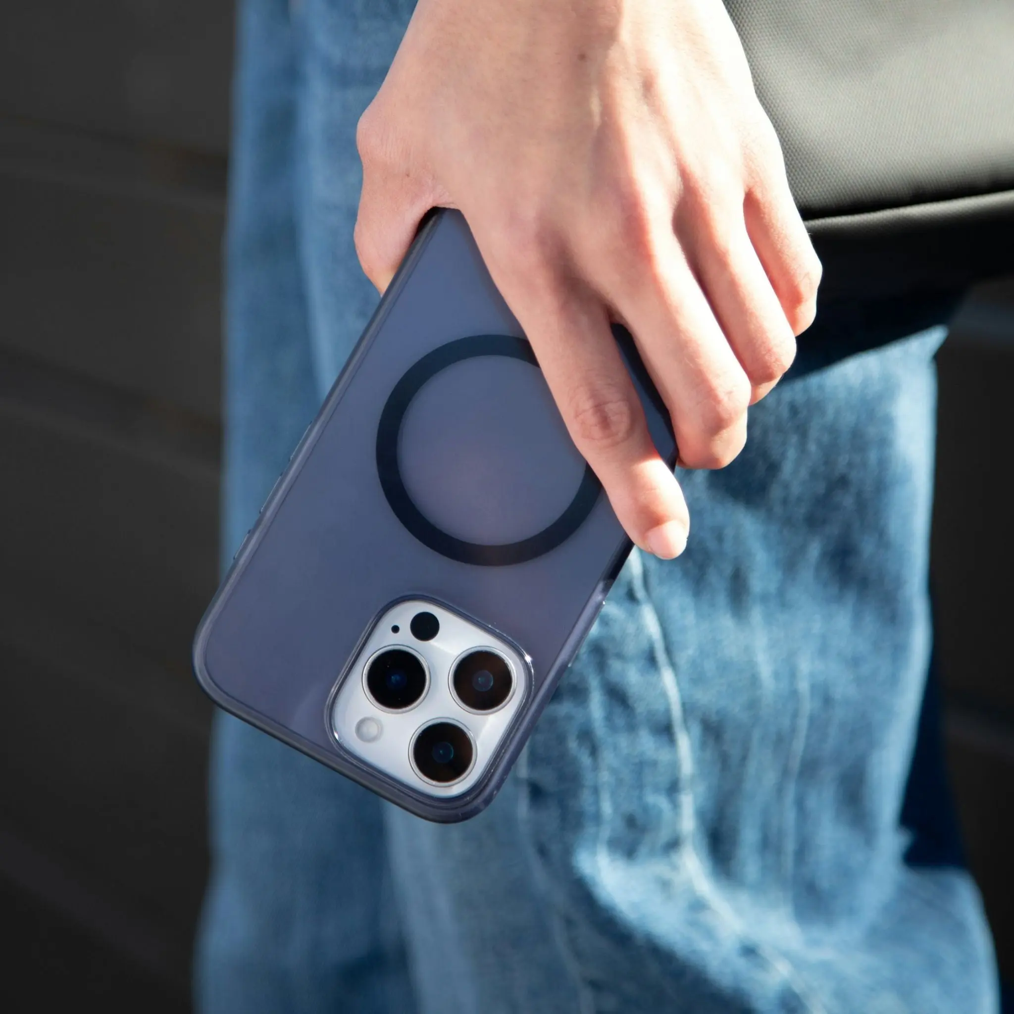 Slim Case with MagSafe for iPhone 16 - Image 18